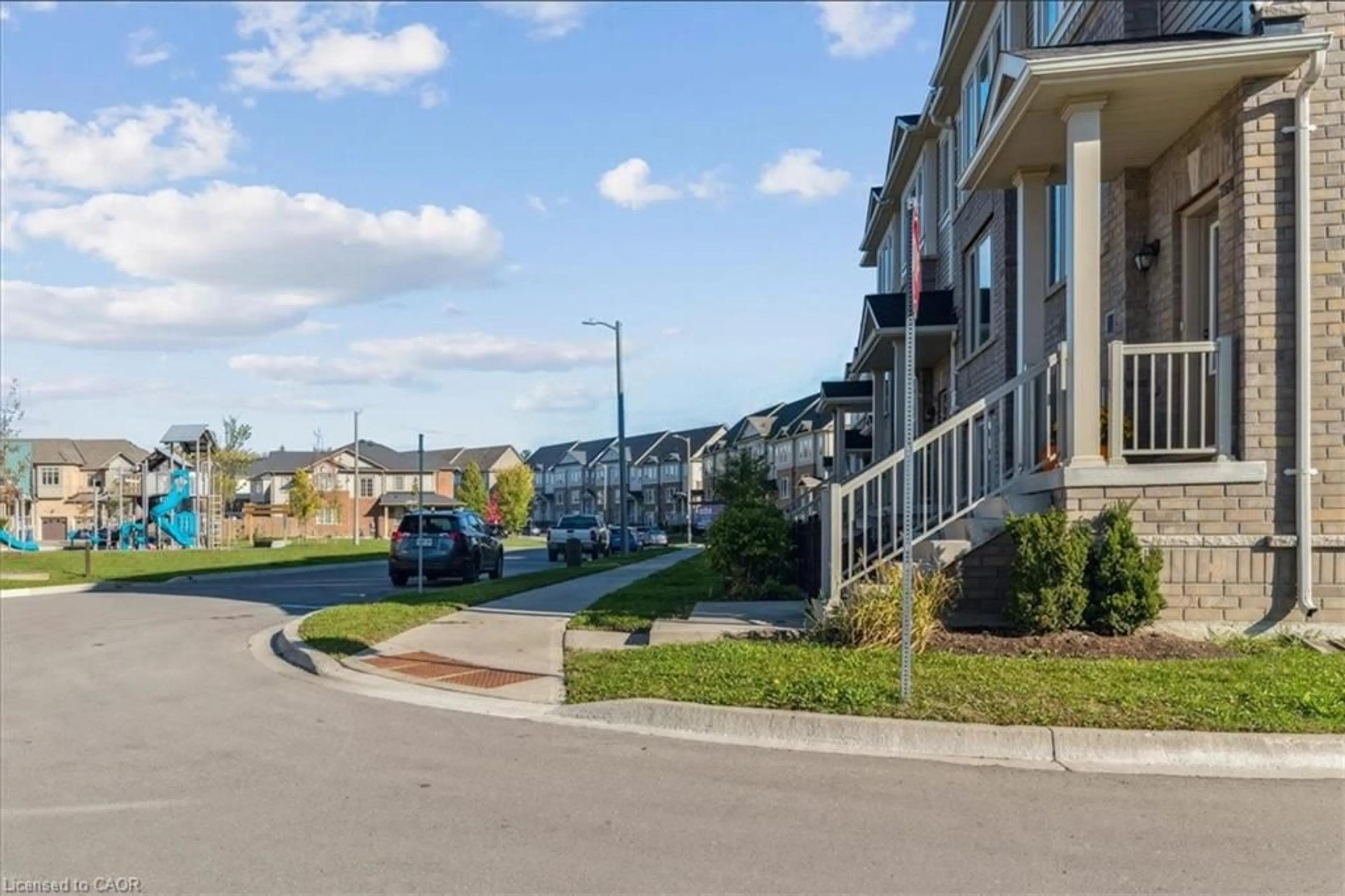 Patio, street for 260 Law Dr, Guelph Ontario N1E 0P6