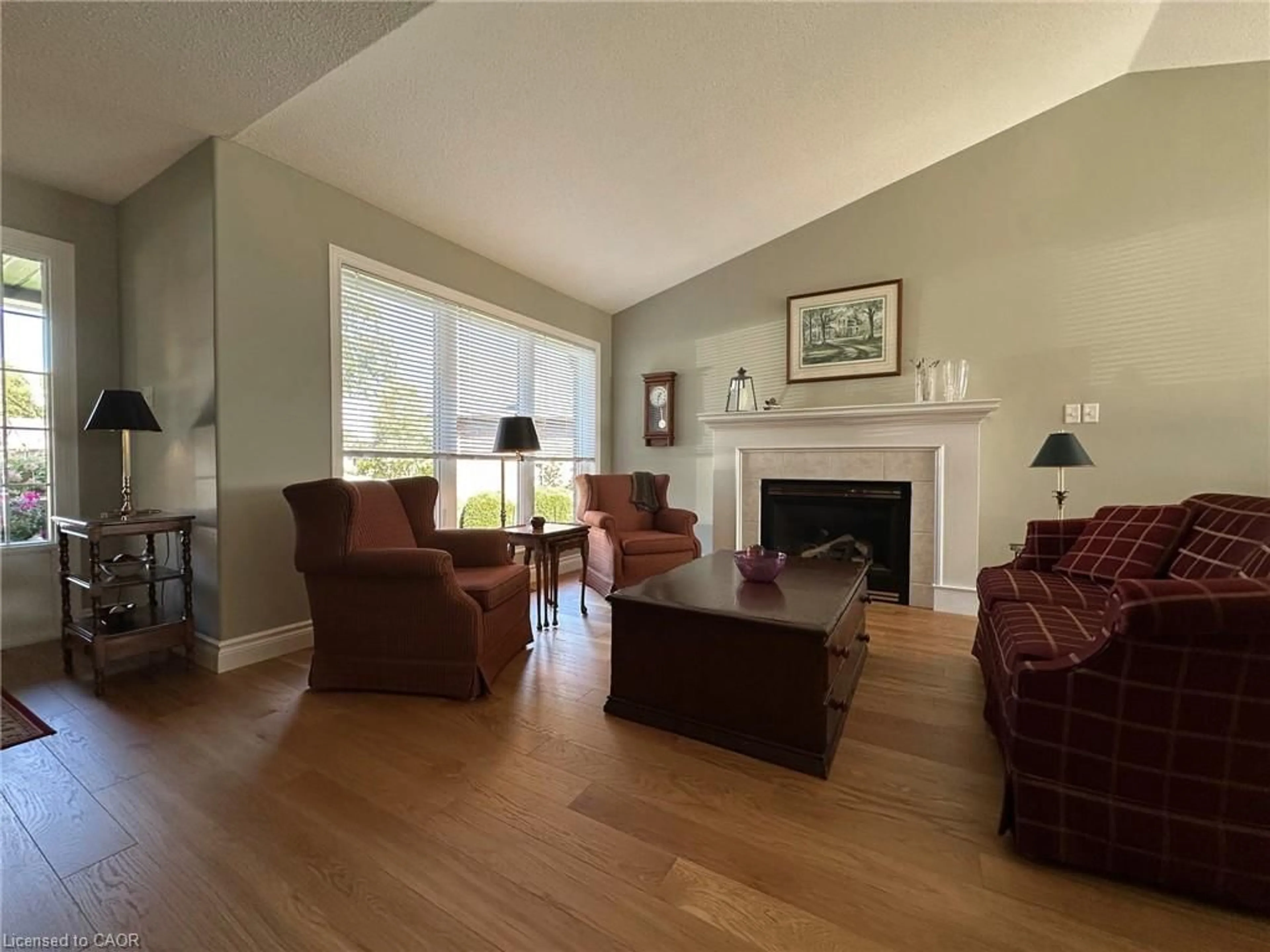 Living room with furniture, wood/laminate floor for 15 Bayshore Crt, Port Dover Ontario N0A 1N7