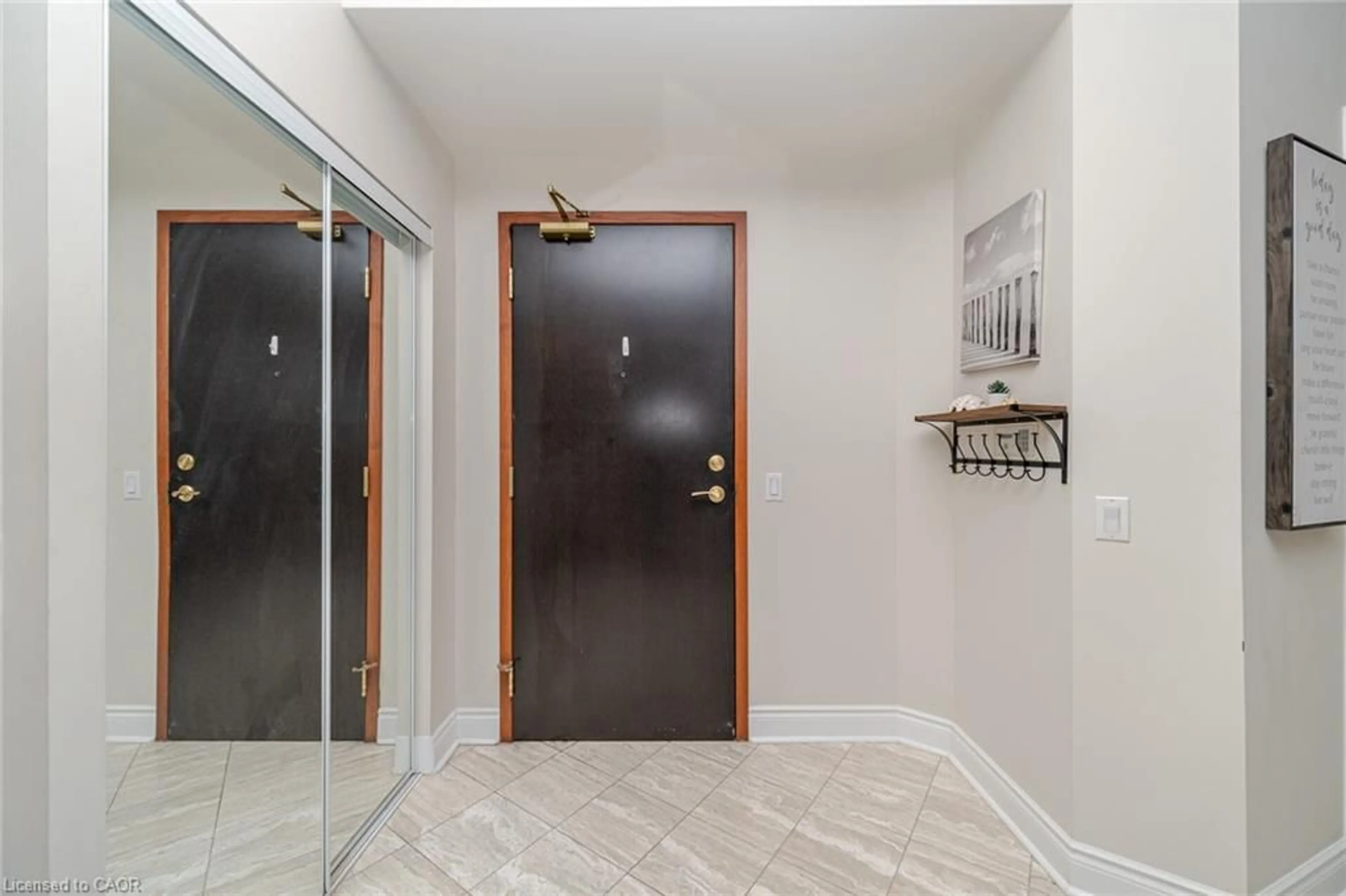 Indoor entryway for 1 Belvedere Crt #PH5, Brampton Ontario L6V 4M6