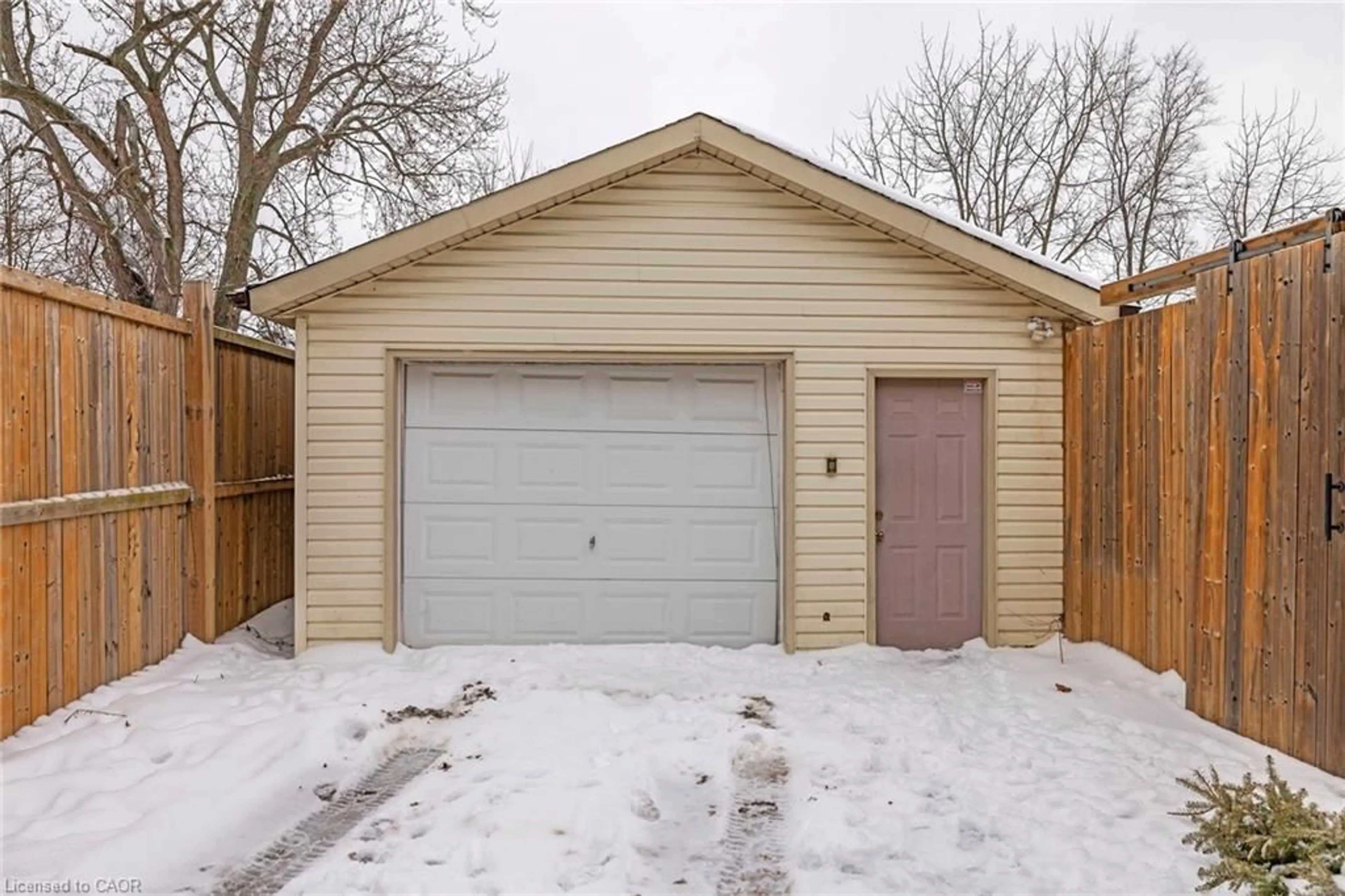 Shed for 4731 Third Ave, Niagara Falls Ontario L2E 4L7