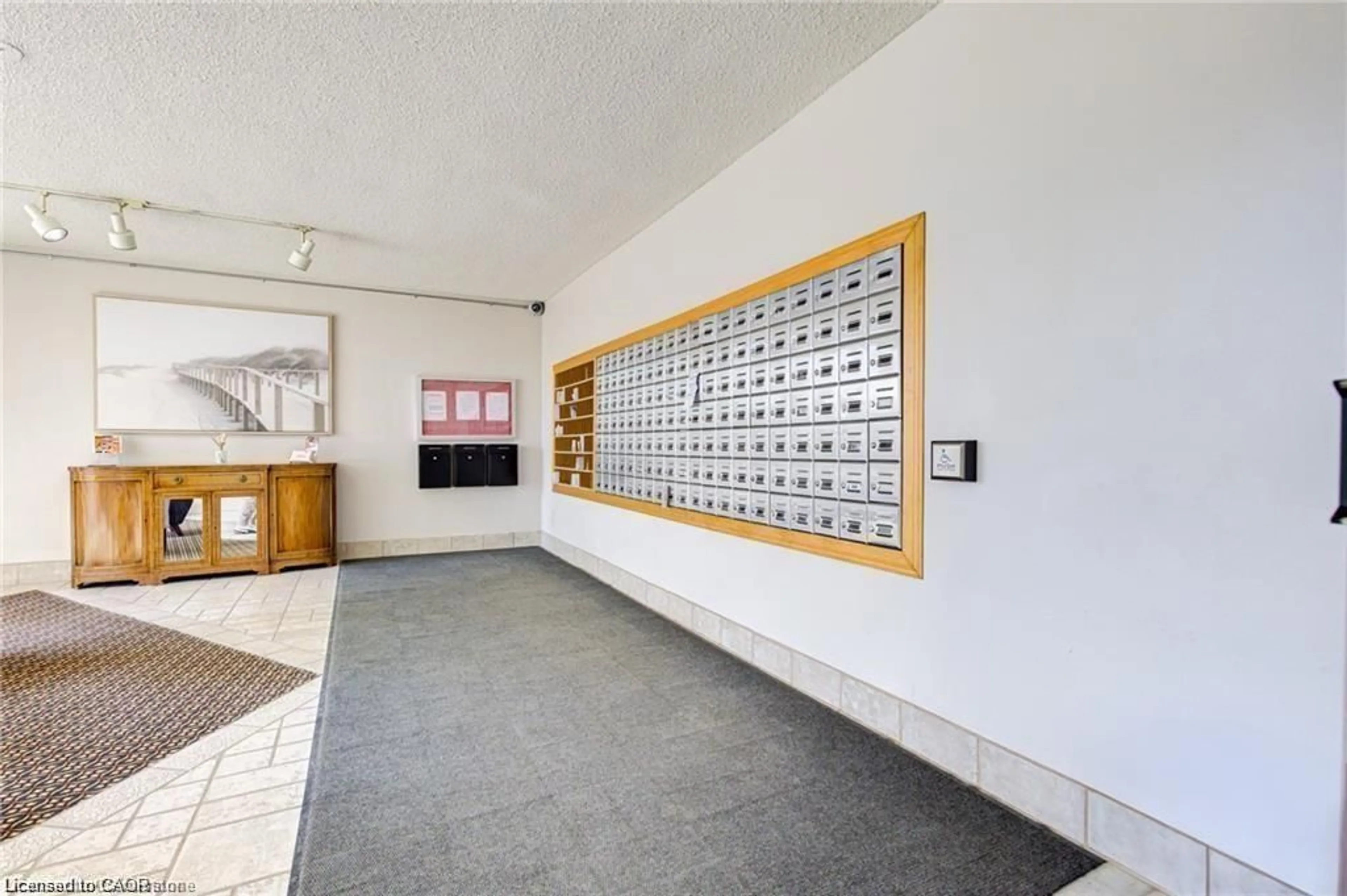 Indoor foyer for 375 King St #1608, Waterloo Ontario N2J 4L6