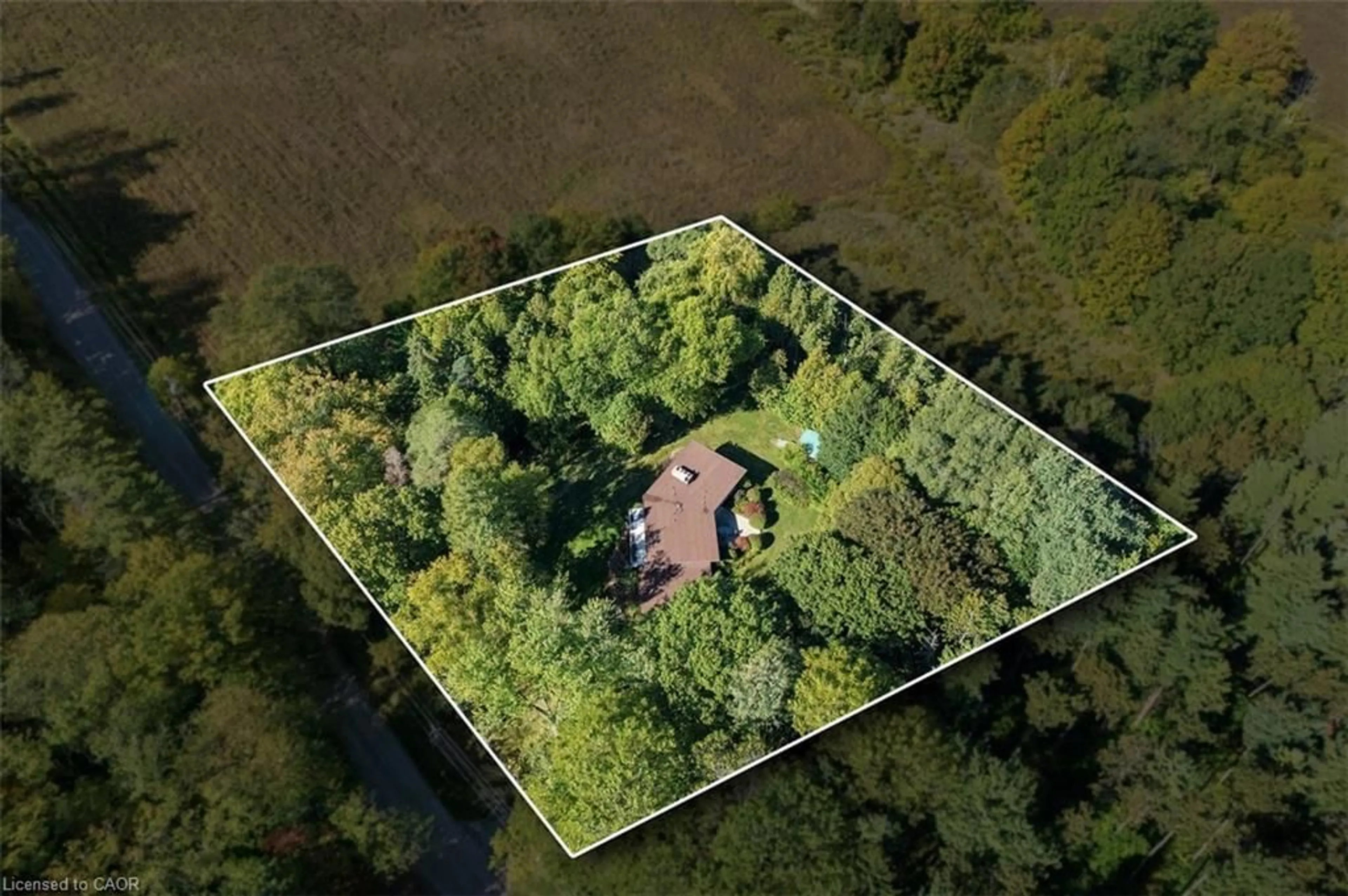 A pic from outside/outdoor area/front of a property/back of a property/a pic from drone, building for 1441 Mineral Springs Rd, Hamilton Ontario L9H 5E3