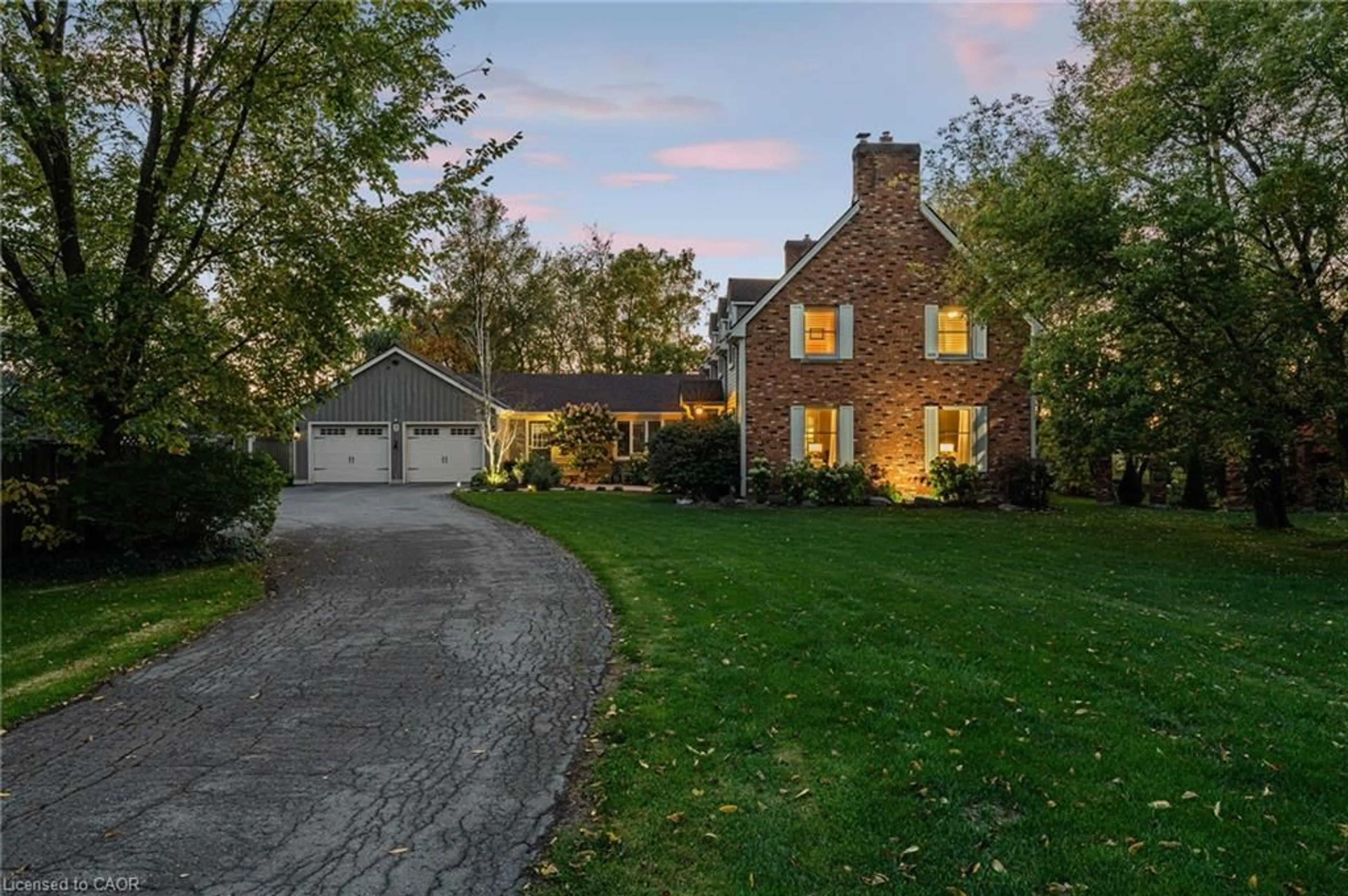 A pic from outside/outdoor area/front of a property/back of a property/a pic from drone, street for 244 West St, Smithville Ontario L0R 2A0