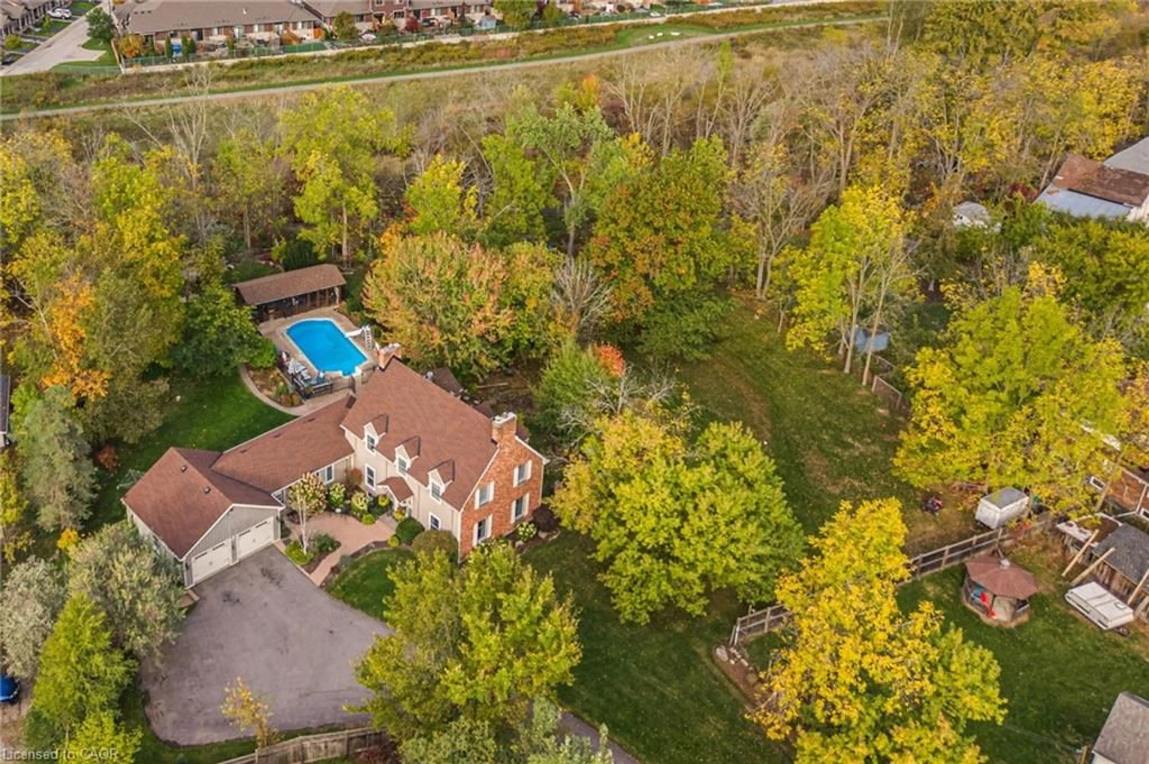 A pic from outside/outdoor area/front of a property/back of a property/a pic from drone, unknown for 244 West St, Smithville Ontario L0R 2A0