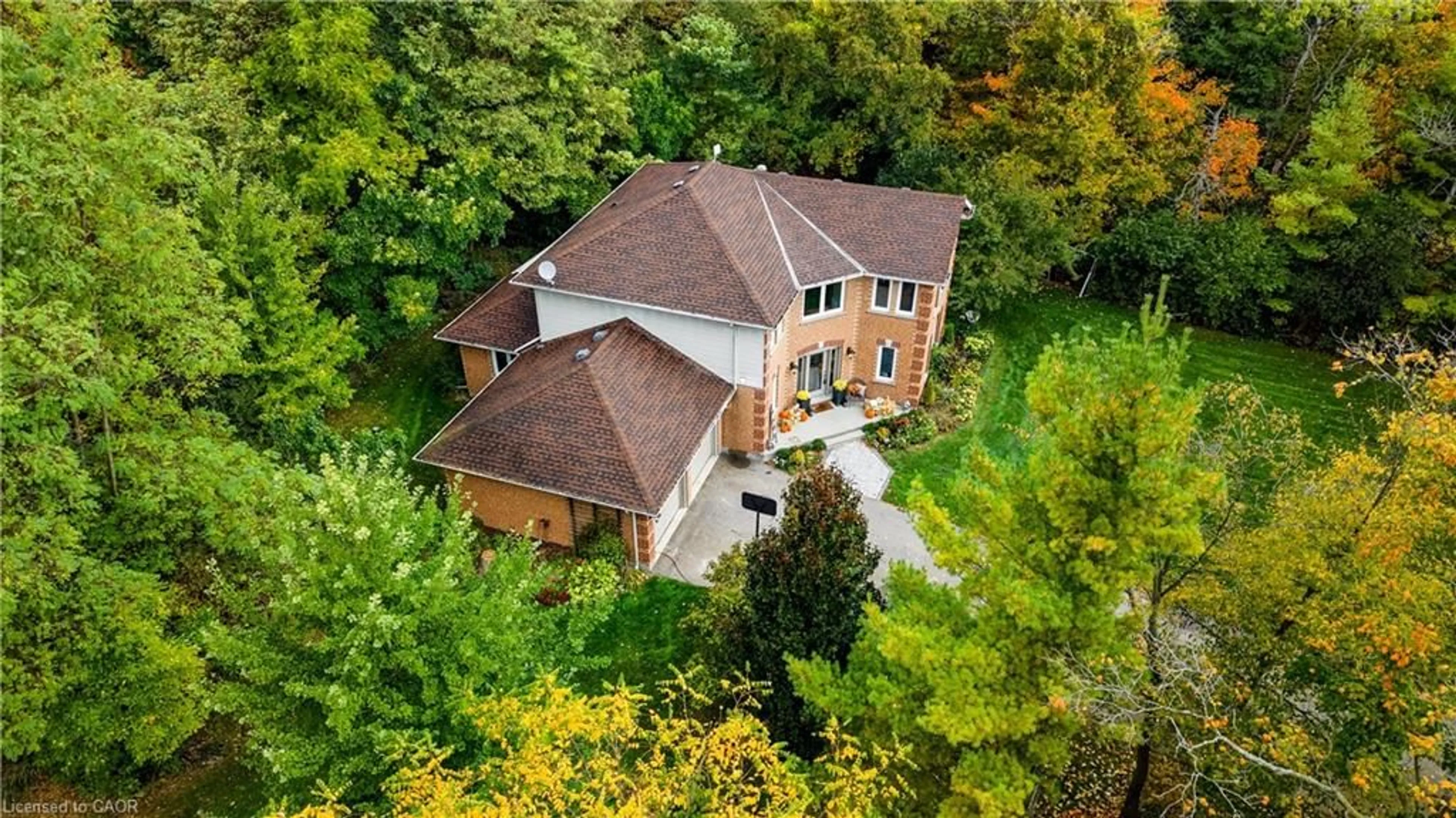 A pic from outside/outdoor area/front of a property/back of a property/a pic from drone, unknown for 7664 Maltby Rd, Puslinch Ontario N0B 2J0