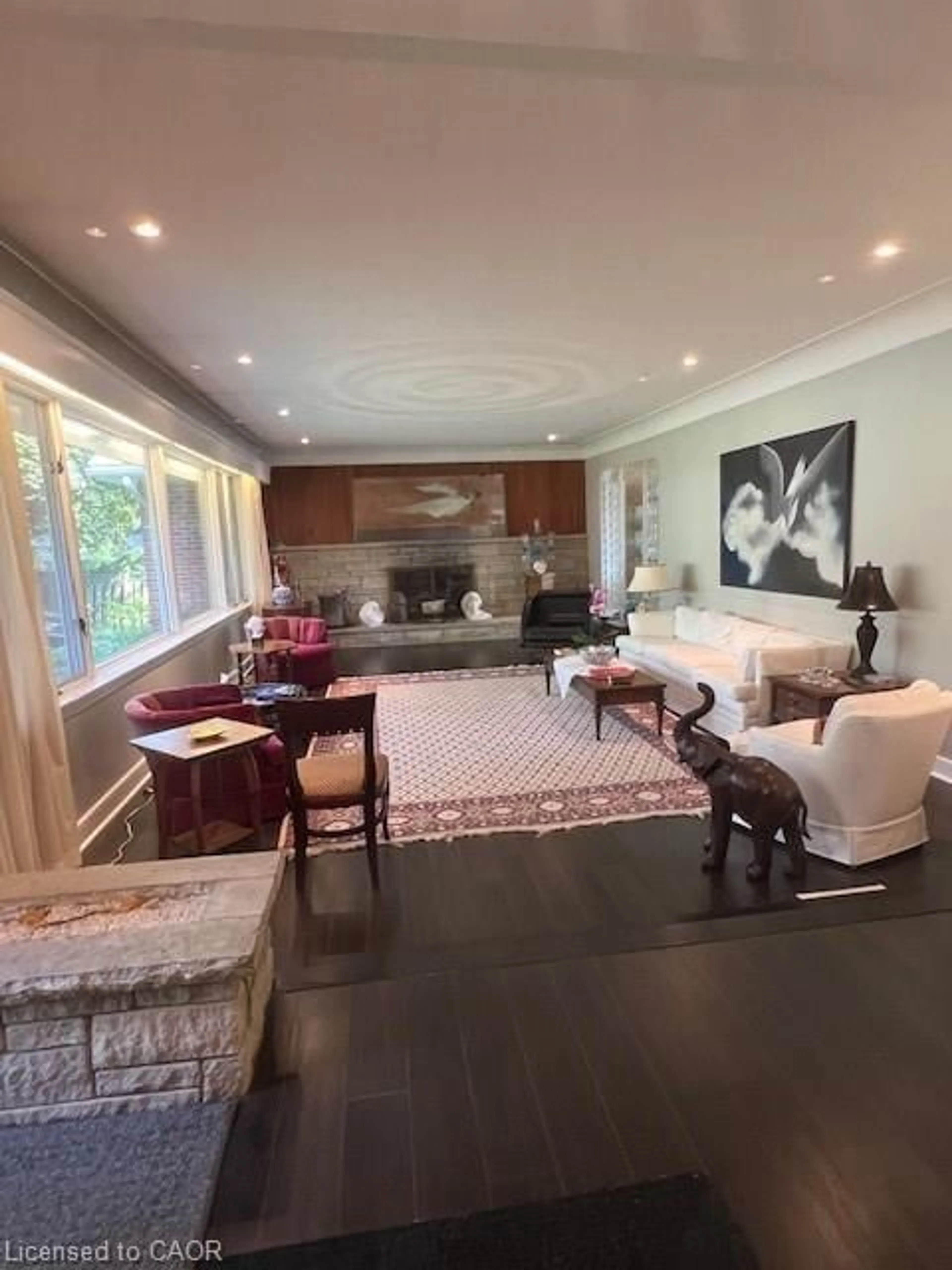 Living room with furniture, unknown for 132 Hillcrest Ave, Flamborough Ontario L9H 4X8