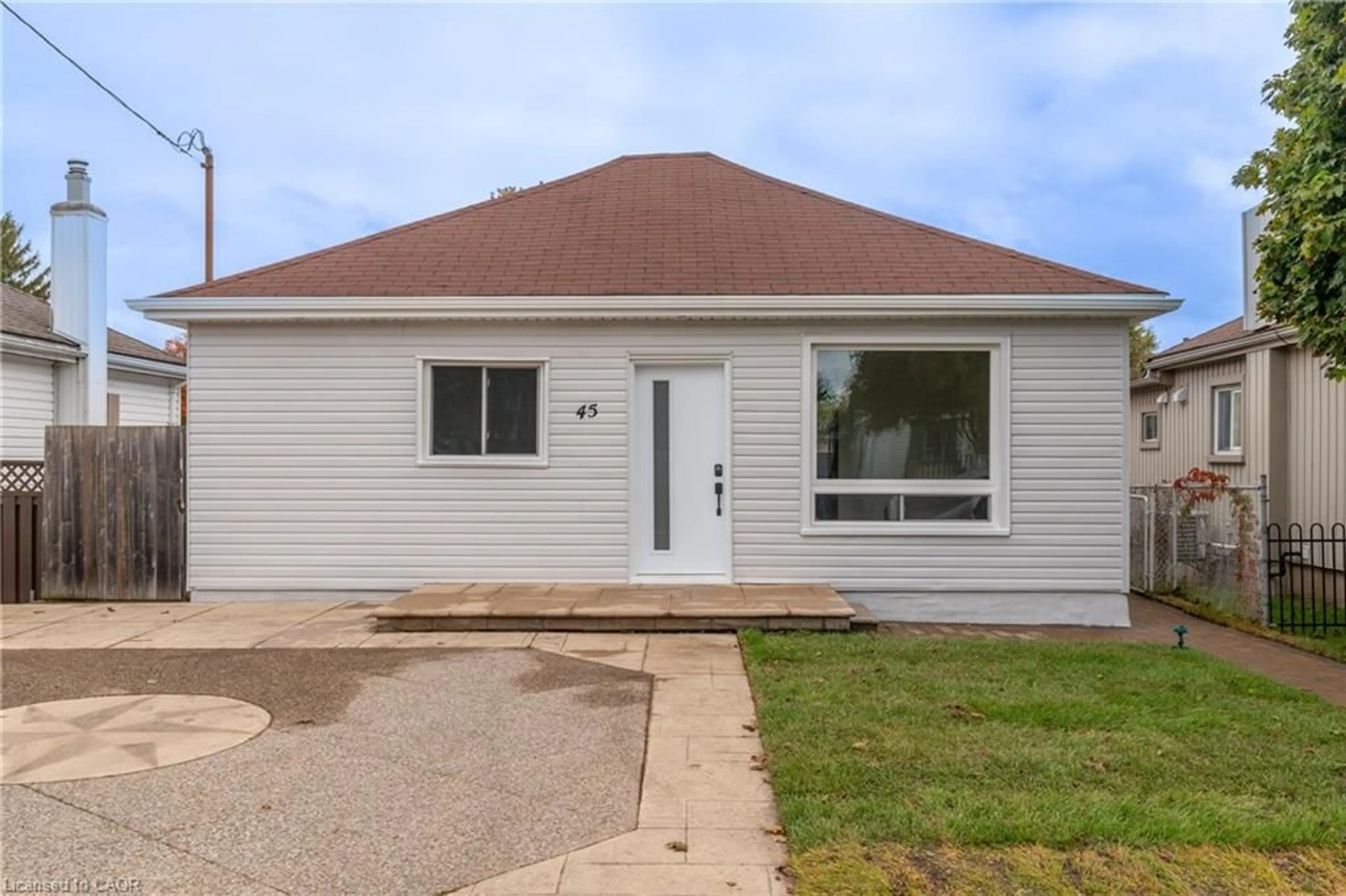 Home with vinyl exterior material, street for 45 Norfolk Ave, Cambridge Ontario N1R 3T7