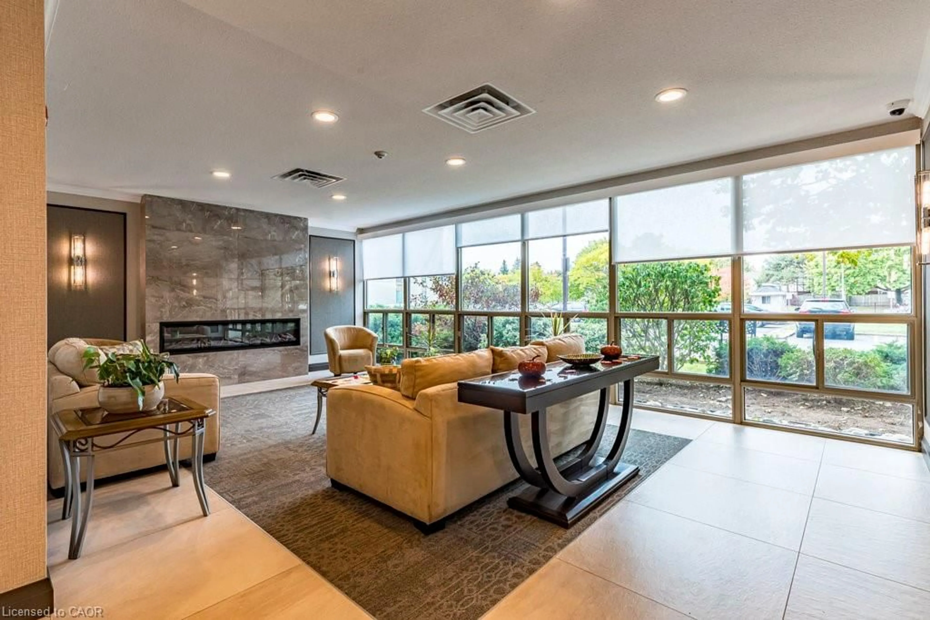Lobby for 5080 Pinedale Ave #209, Burlington Ontario L7L 5V7