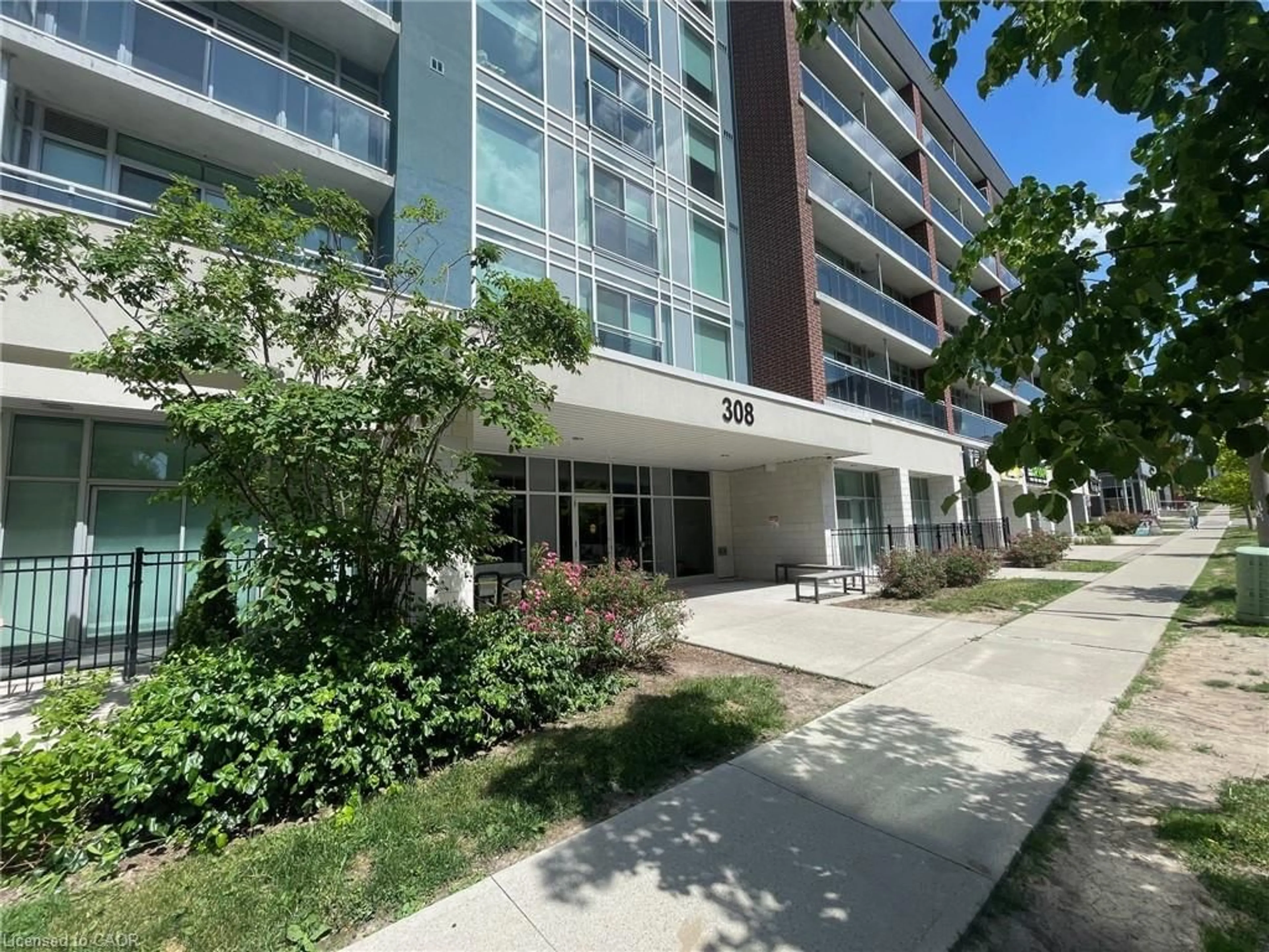 Indoor foyer for 308 Lester St #531, Waterloo Ontario N2L 3W6