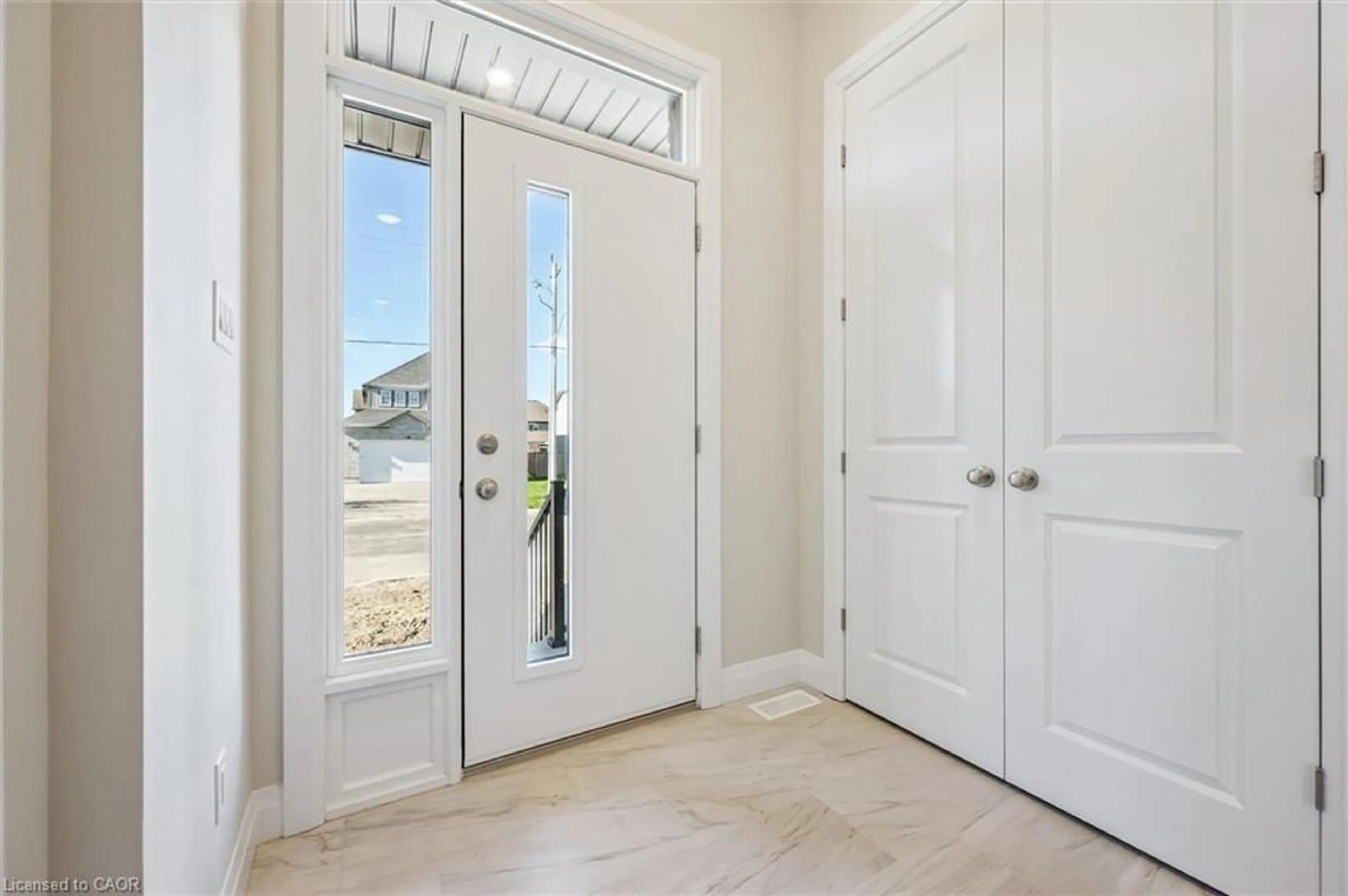 Indoor entryway for 111 Catherine St, New Hamburg Ontario N3A 2A3