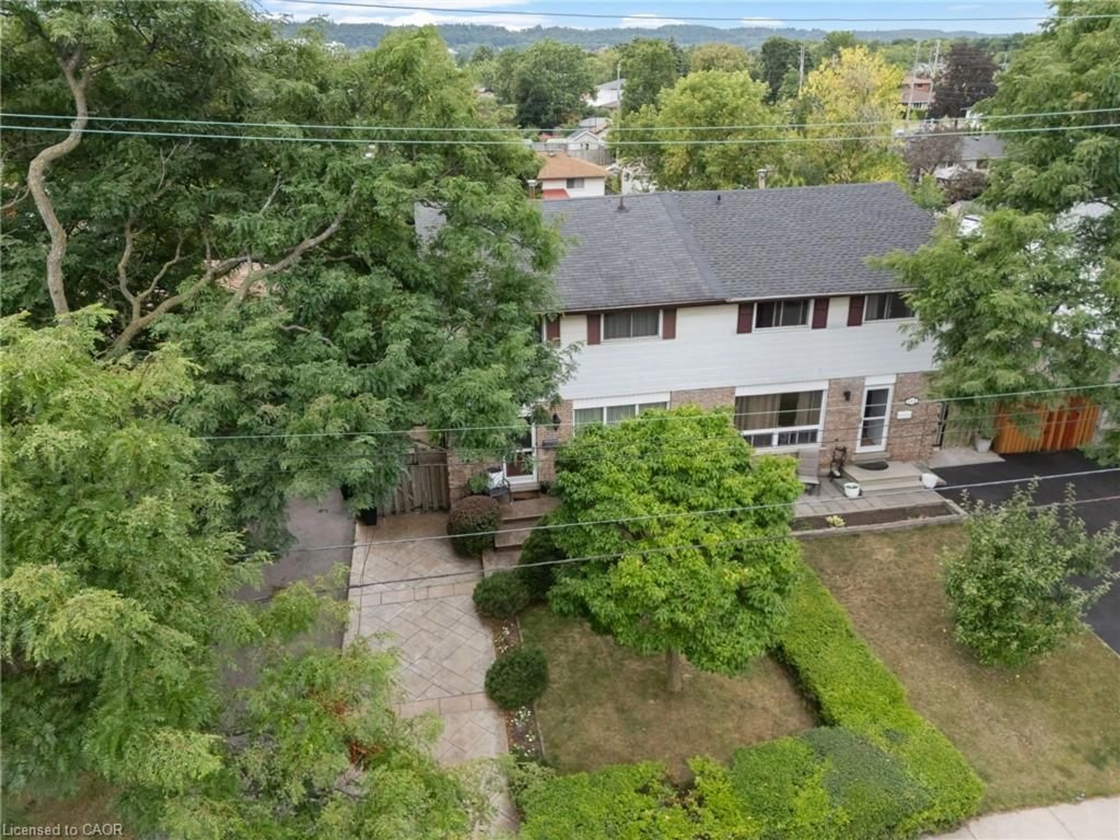 A pic from outside/outdoor area/front of a property/back of a property/a pic from drone, unknown for 104 Berkindale Dr, Hamilton Ontario L8E 1M5
