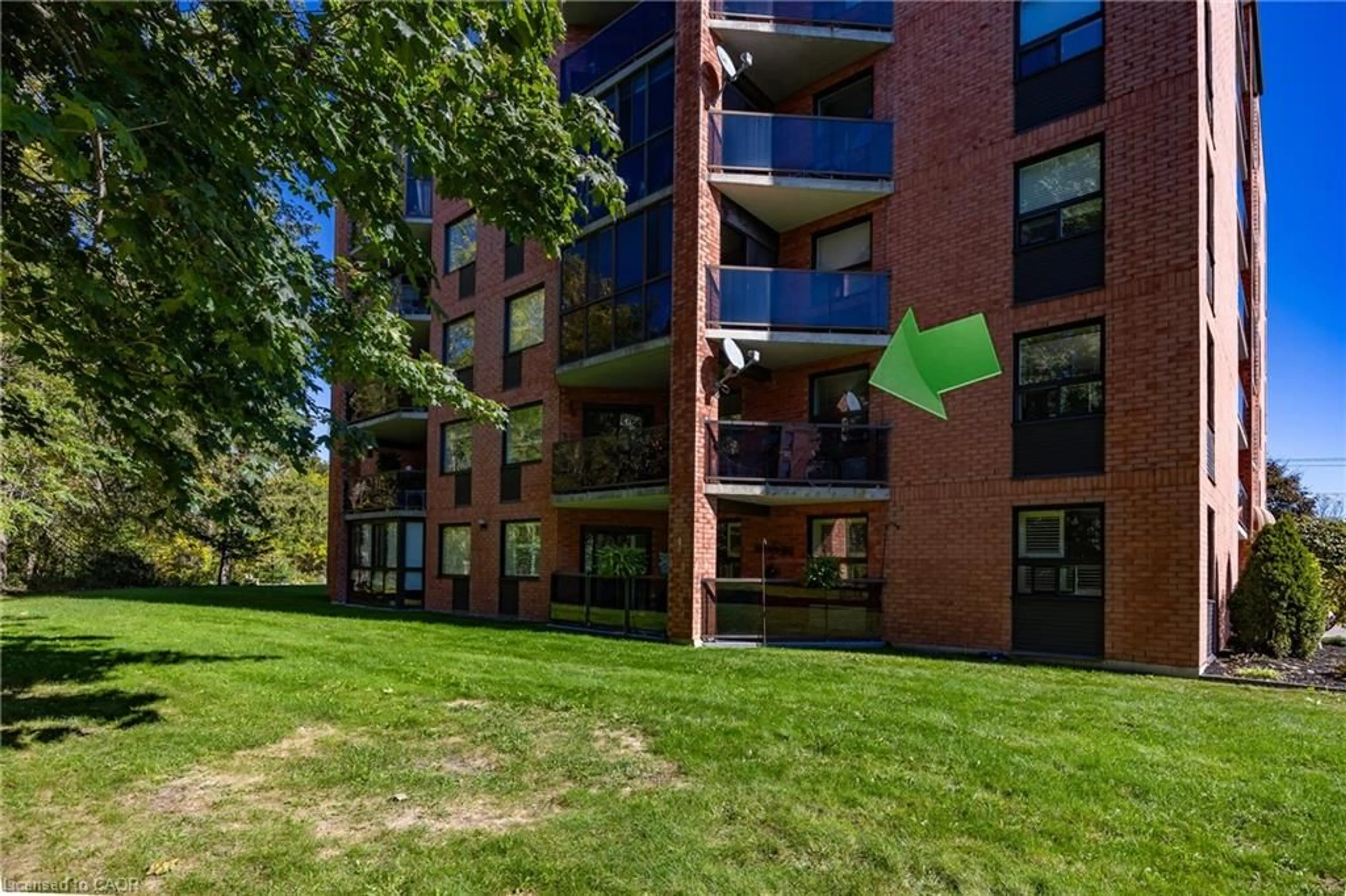 A pic from outside/outdoor area/front of a property/back of a property/a pic from drone, unknown for 5 Mill Pond Crt #206, Simcoe Ontario N3Y 5J6