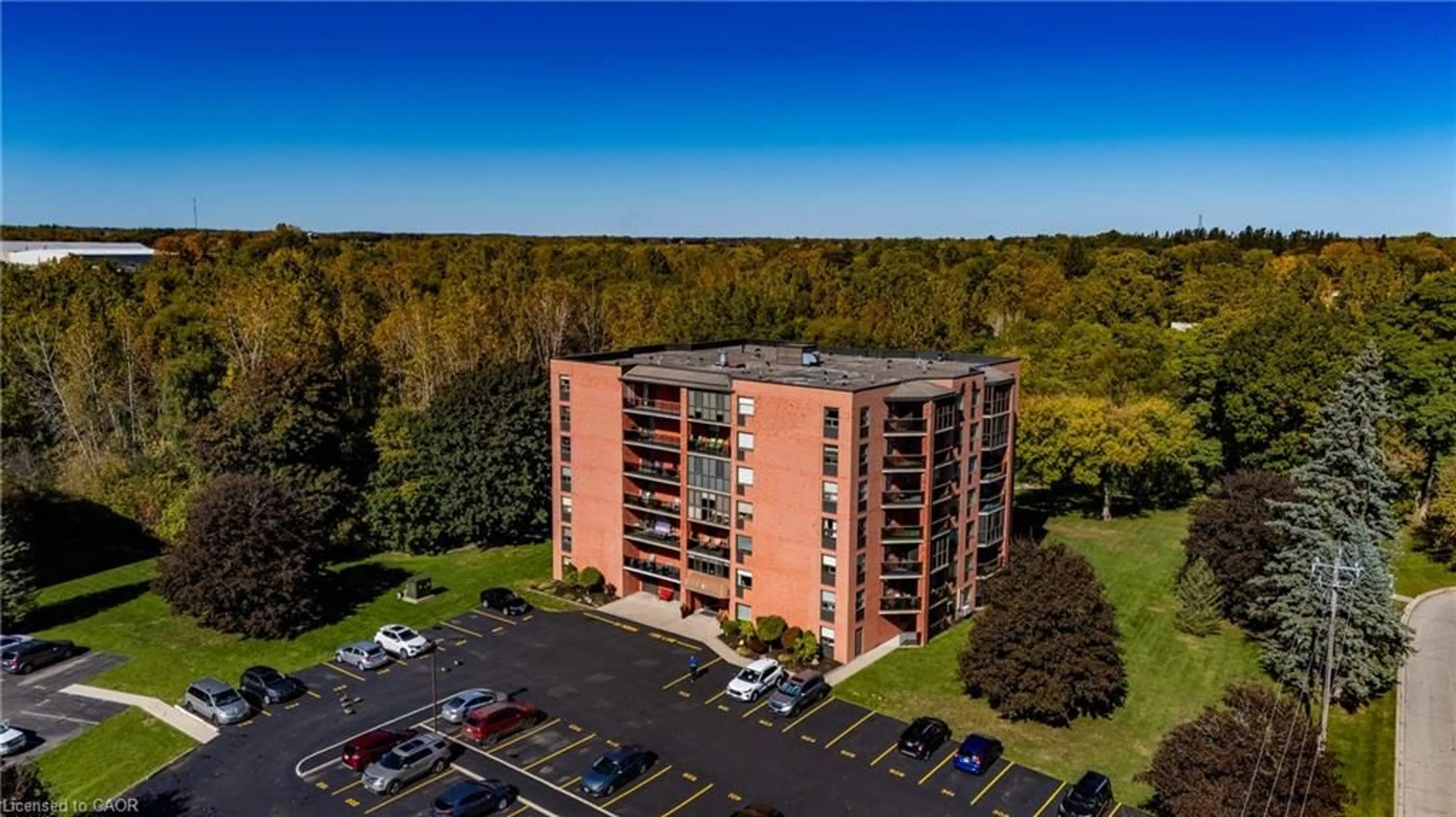 A pic from outside/outdoor area/front of a property/back of a property/a pic from drone, building for 5 Mill Pond Crt #206, Simcoe Ontario N3Y 5J6