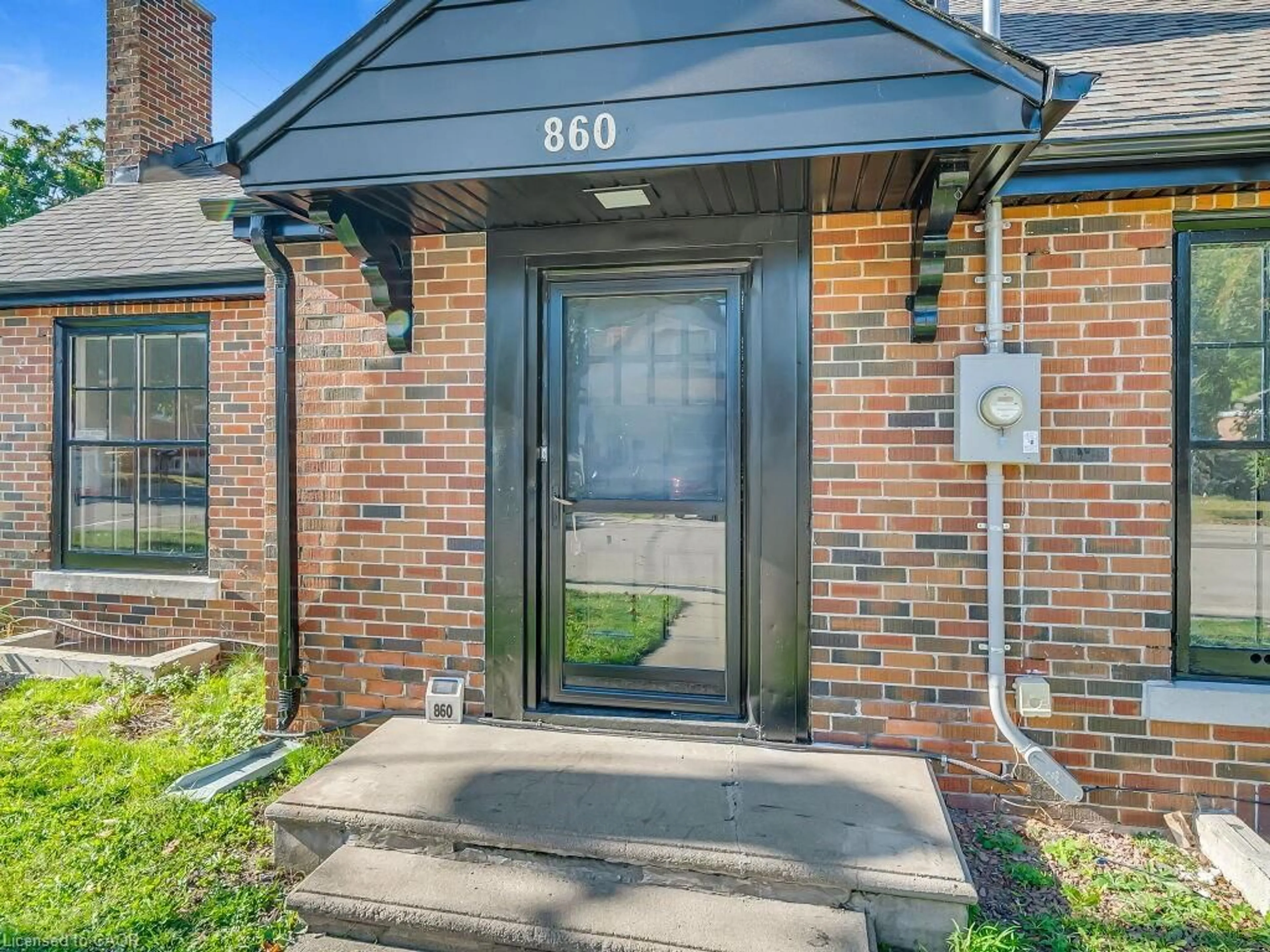 Indoor entryway for 860 Vine St, Cambridge Ontario N3H 2Z5