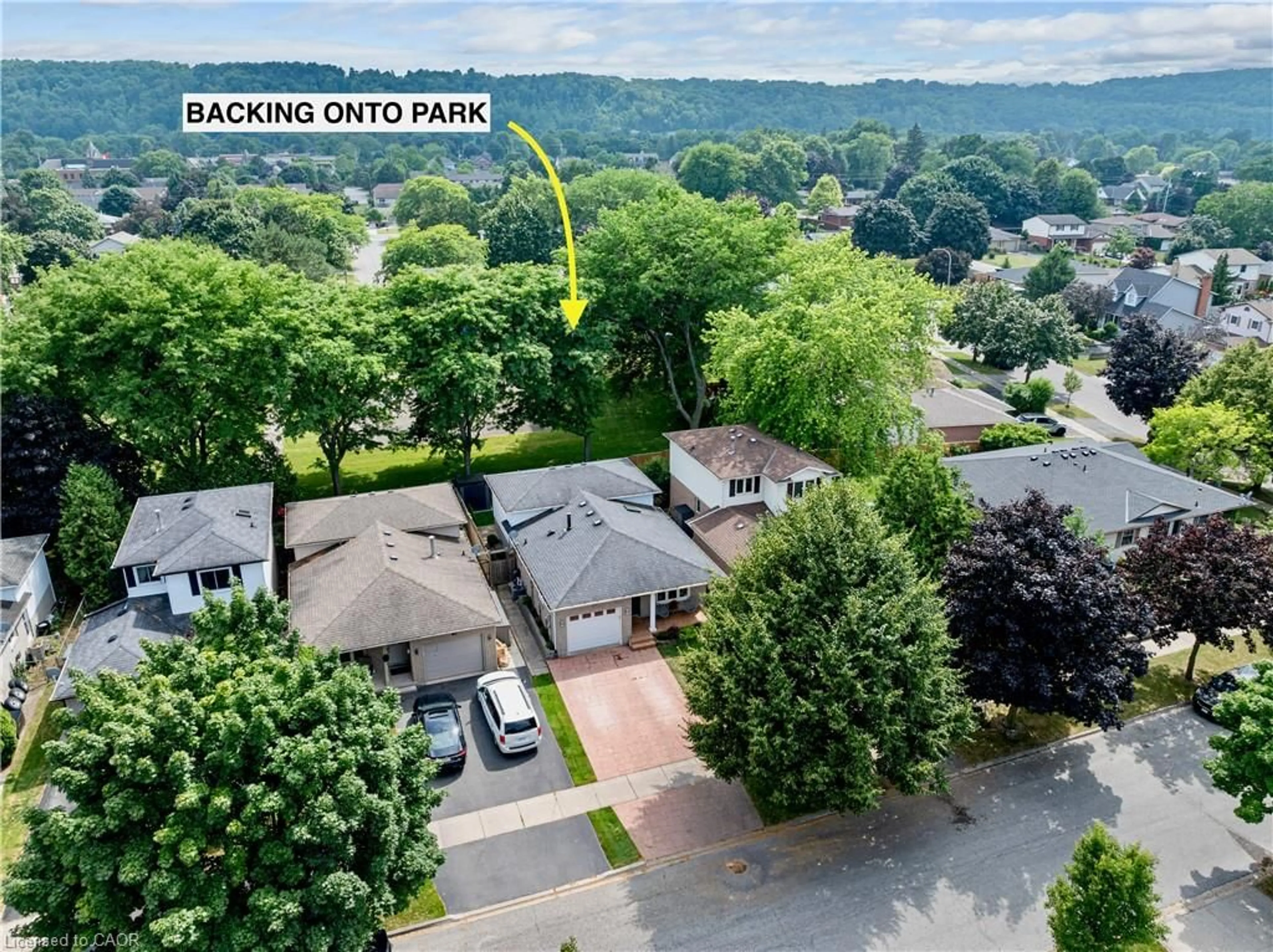 A pic from outside/outdoor area/front of a property/back of a property/a pic from drone, unknown for 57 Sandra Cres, Grimsby Ontario L3M 4Y5