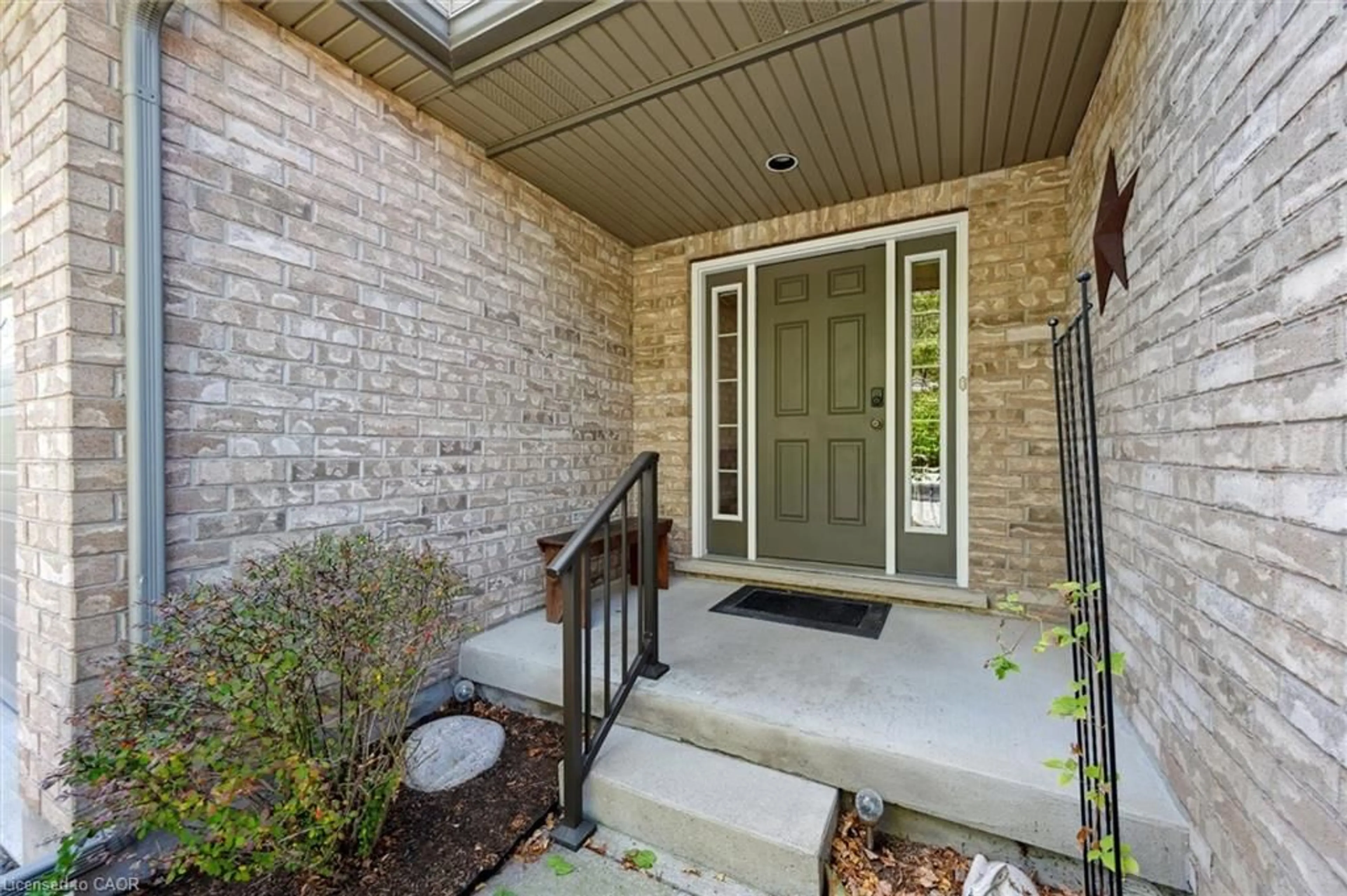 Indoor entryway for 255 Summerfield Dr #5, Guelph Ontario N1L 0E1