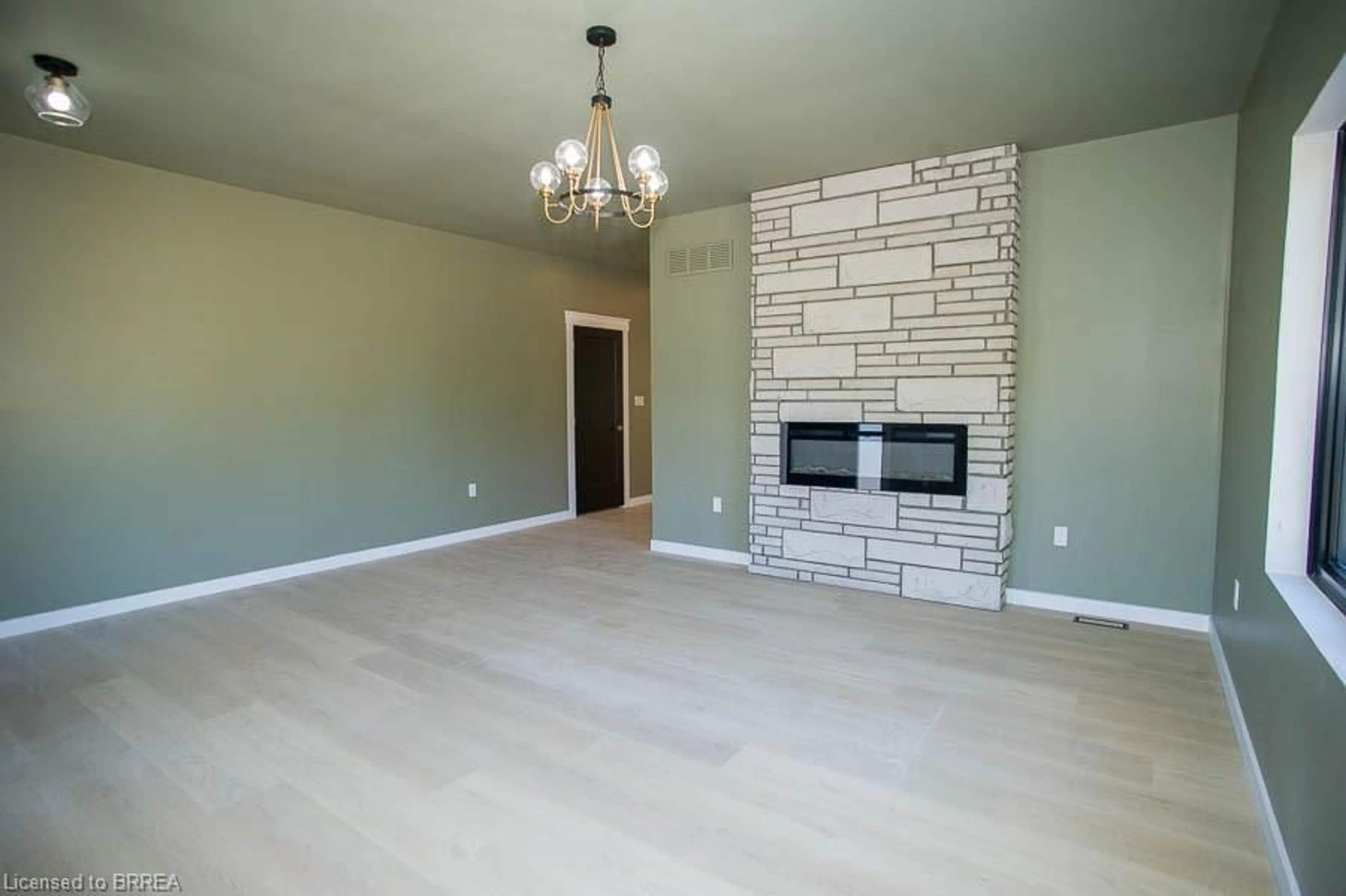 Living room with furniture, unknown for 7 Scott Dr, Port Dover Ontario N0A 1N7