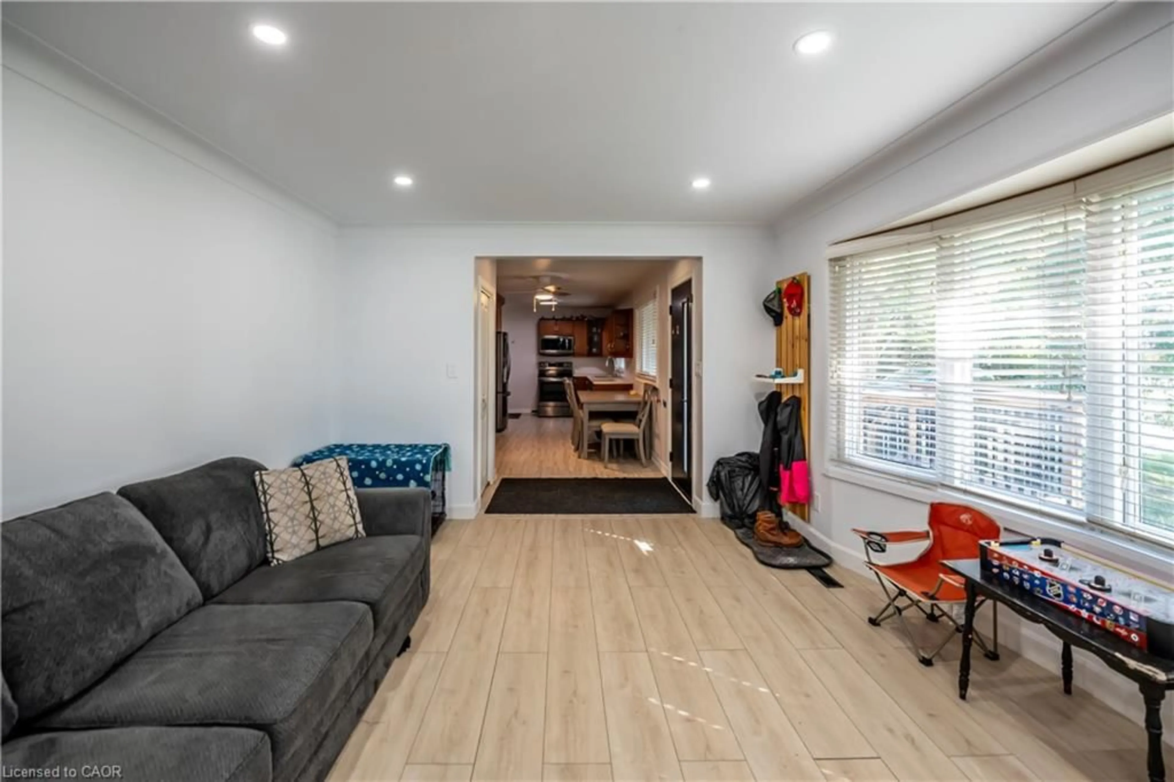 Living room with furniture, wood/laminate floor for 23 Wakelin Terr, St. Catharines Ontario L2M 4K4