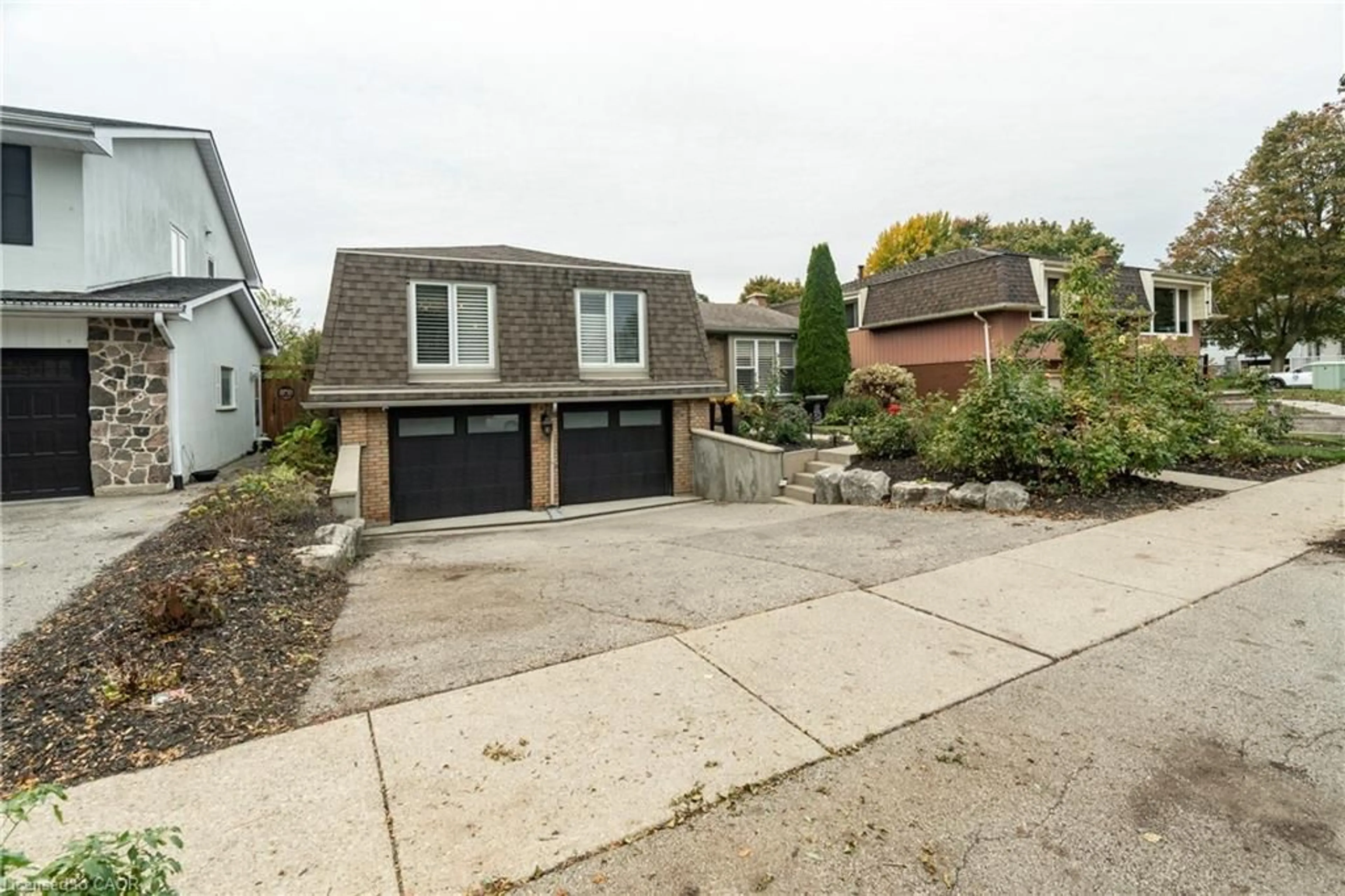 Home with brick exterior material, street for 5 Beechwood Ave, Brantford Ontario N3R 6Z1