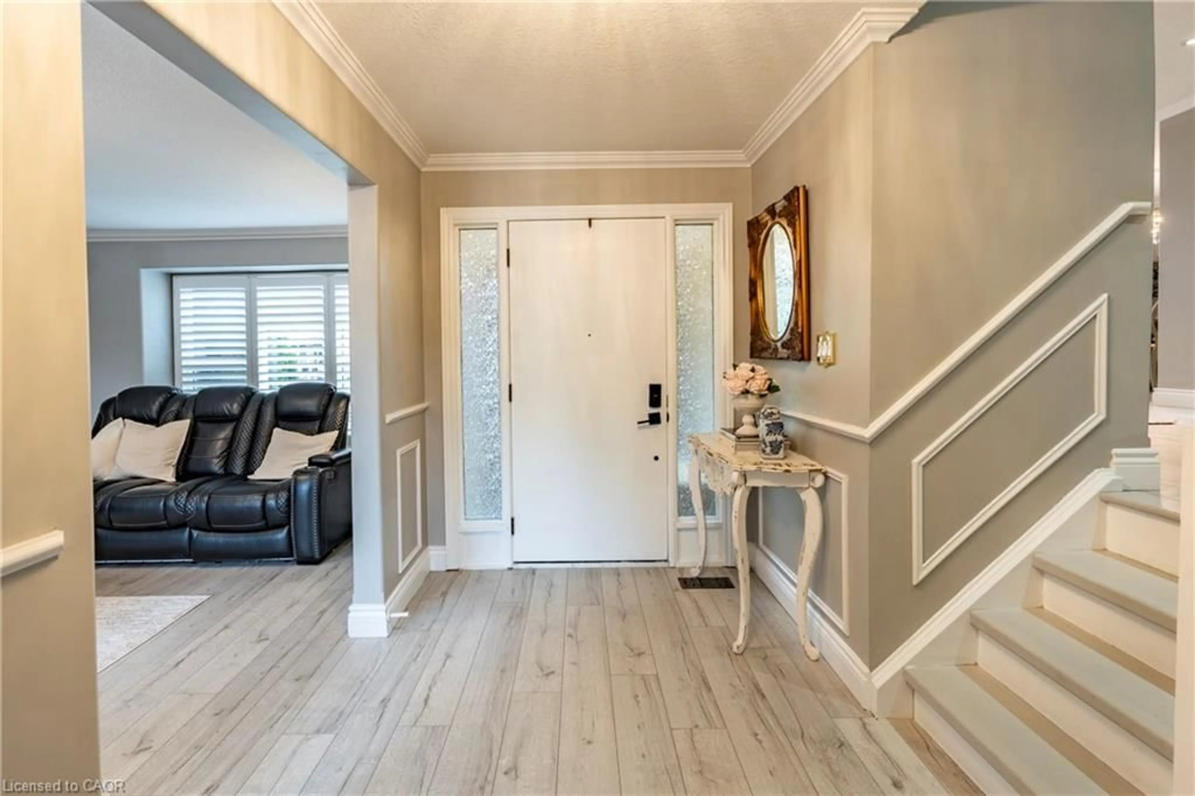 Indoor entryway for 5 Beechwood Ave, Brantford Ontario N3R 6Z1