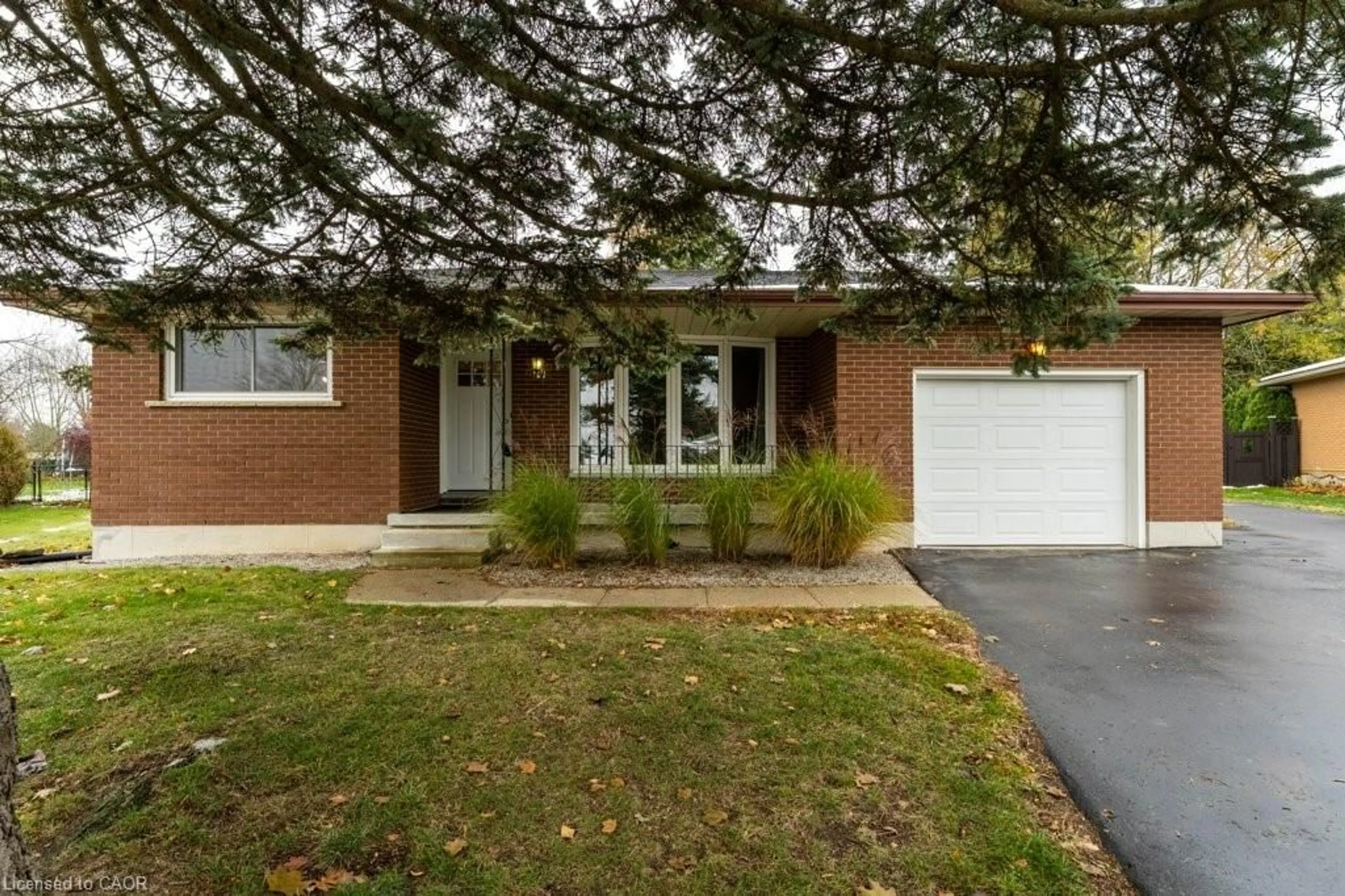 Home with brick exterior material, street for 14 Orchard Cres, Waterford Ontario N0E 1Y0