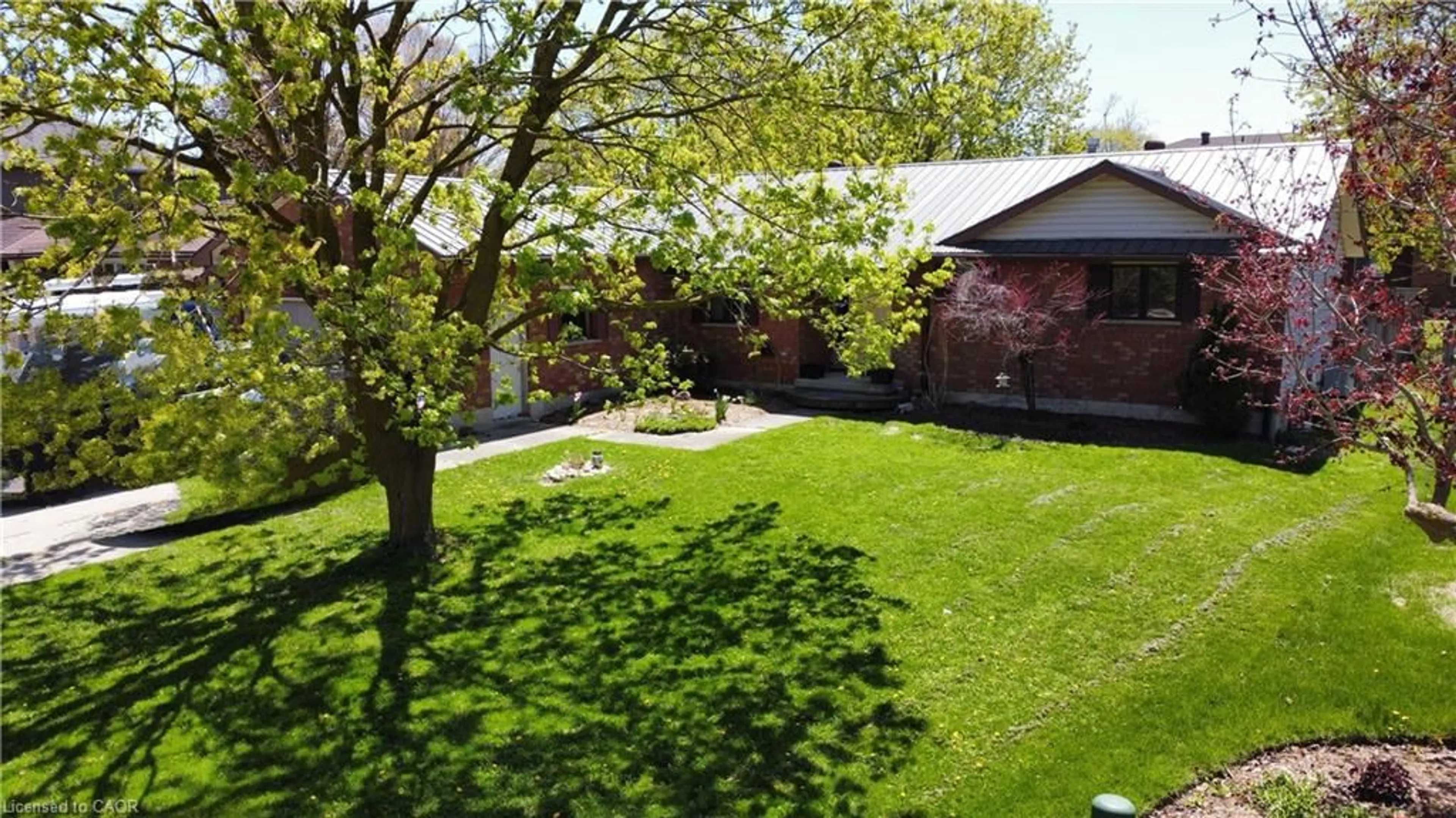 A pic from outside/outdoor area/front of a property/back of a property/a pic from drone, street for 250 Boulton St, Palmerston Ontario N0G 2P0