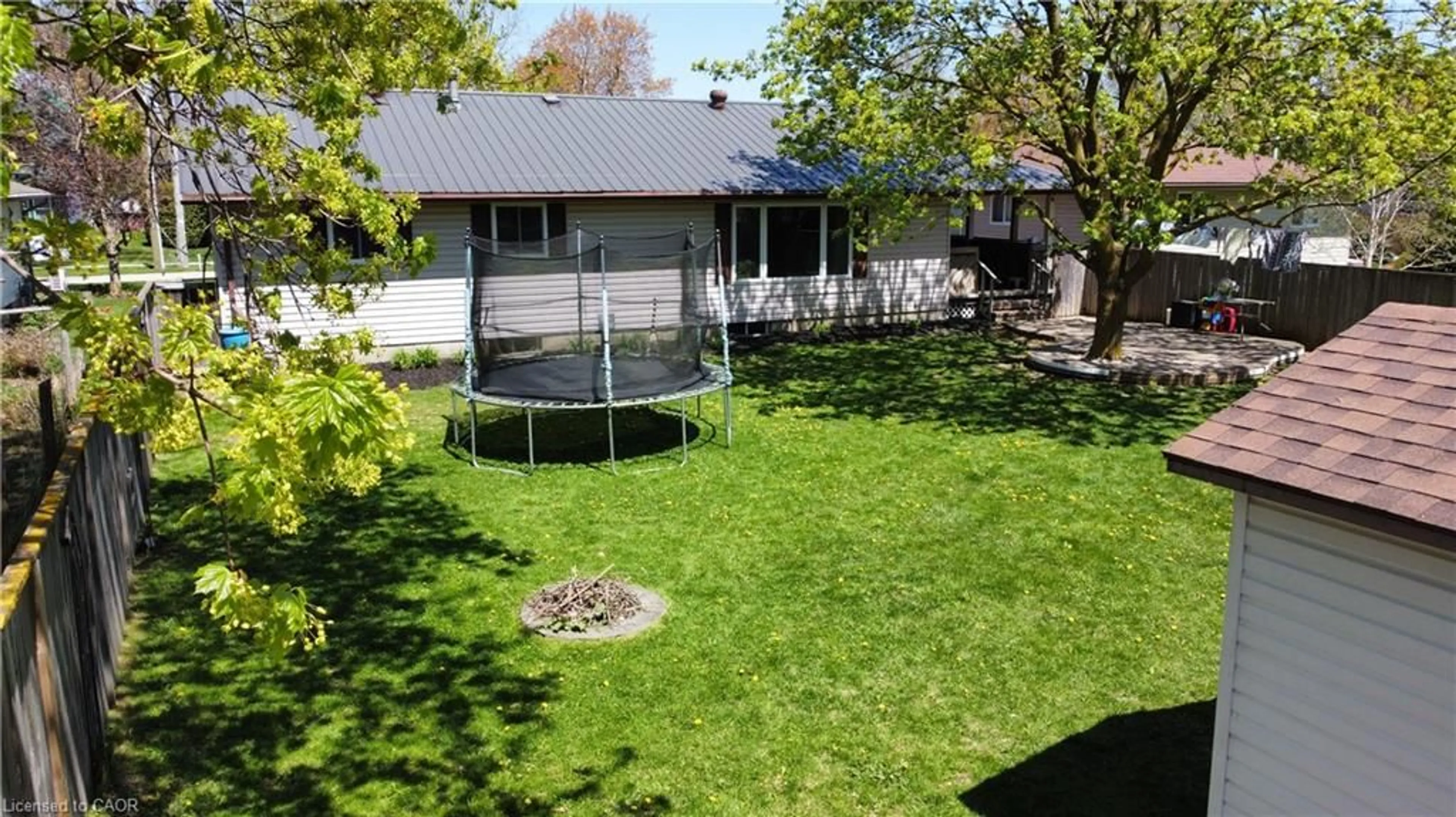 A pic from outside/outdoor area/front of a property/back of a property/a pic from drone, street for 250 Boulton St, Palmerston Ontario N0G 2P0