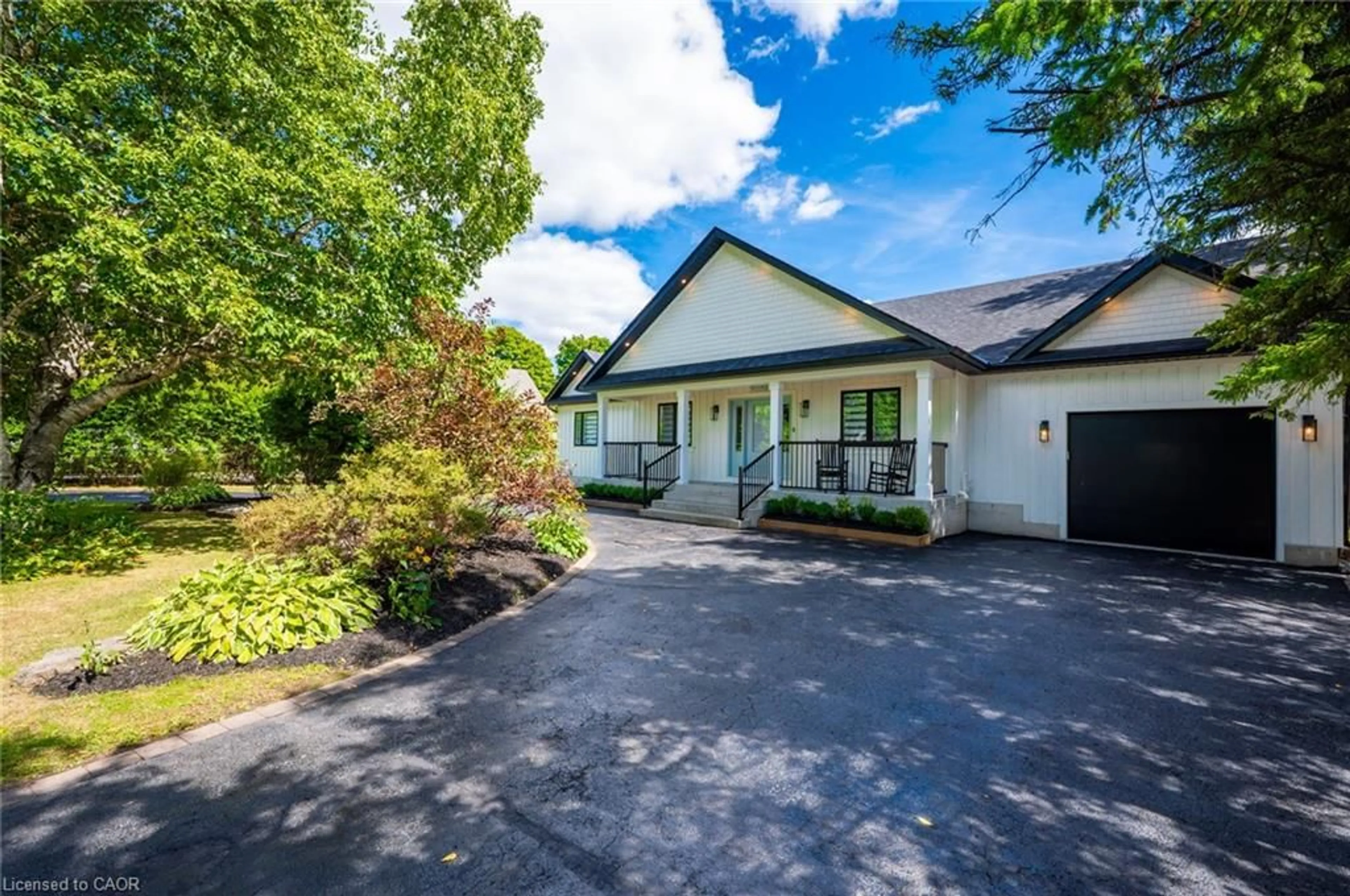 A pic from outside/outdoor area/front of a property/back of a property/a pic from drone, unknown for 2560 2 Side Rd, Burlington Ontario L7M 0T1