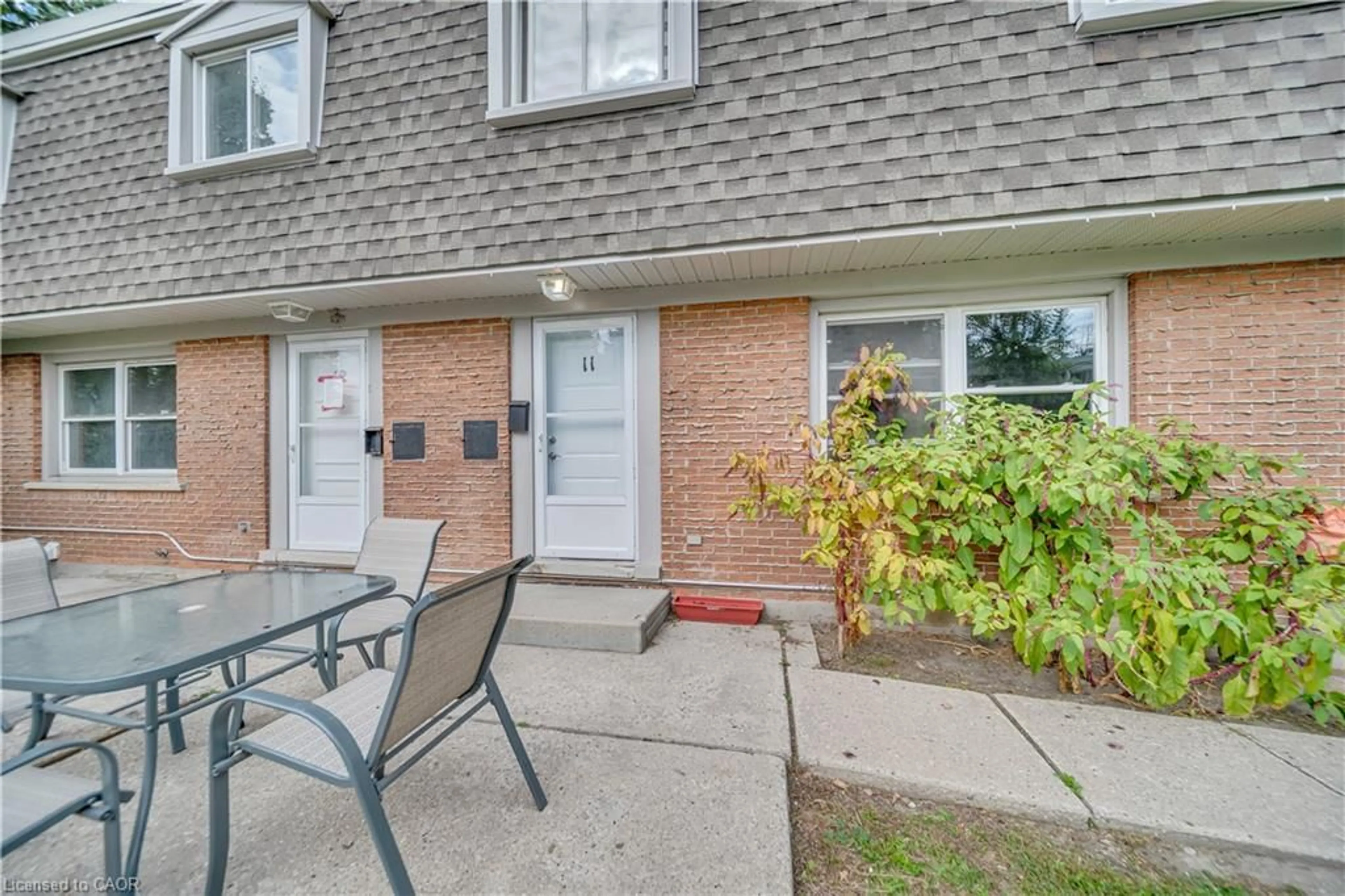Patio, street for 78 Borden Pky #11, Kitchener Ontario N2M 3T4