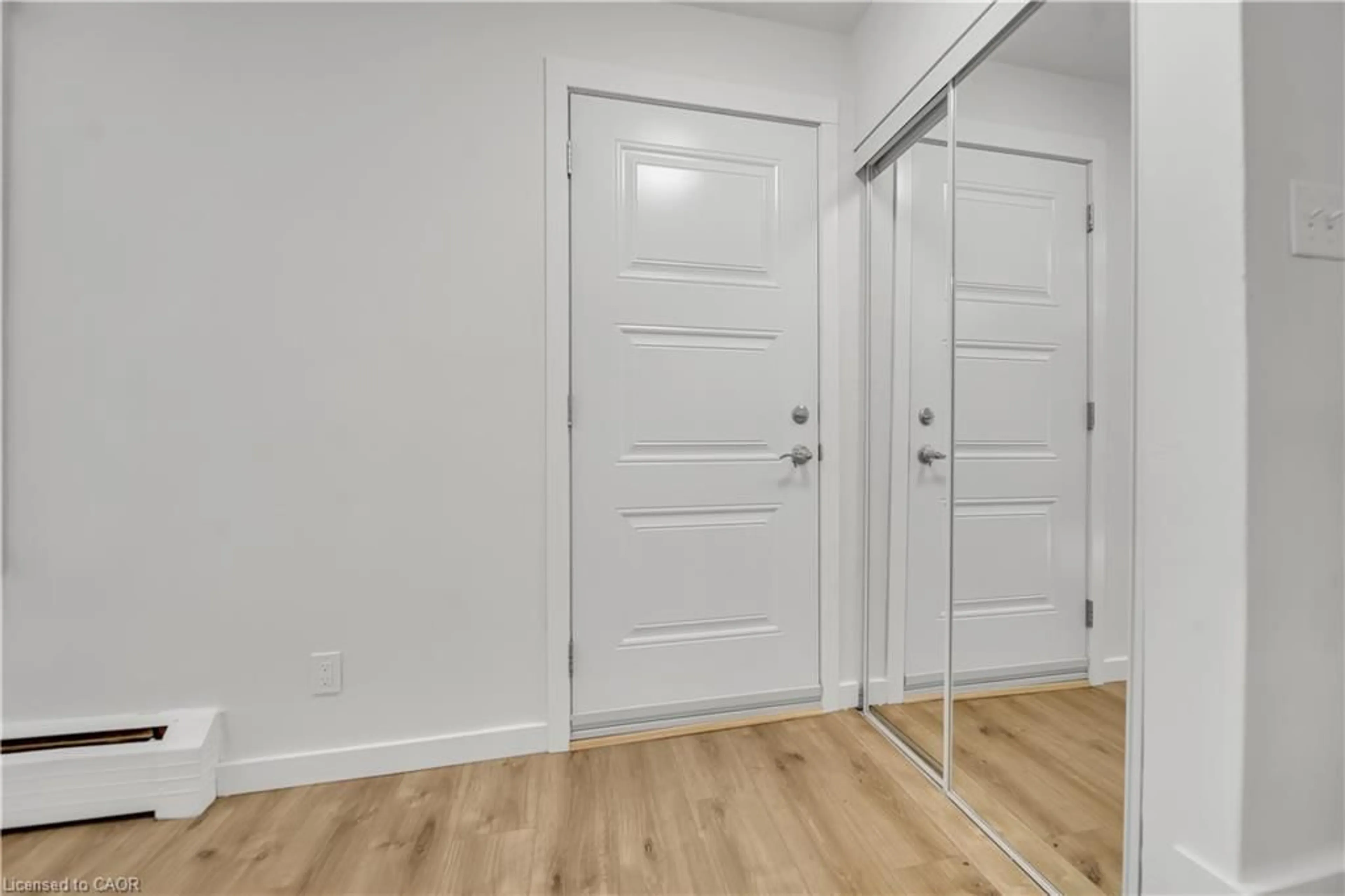 Indoor entryway for 78 Borden Pky #11, Kitchener Ontario N2M 3T4
