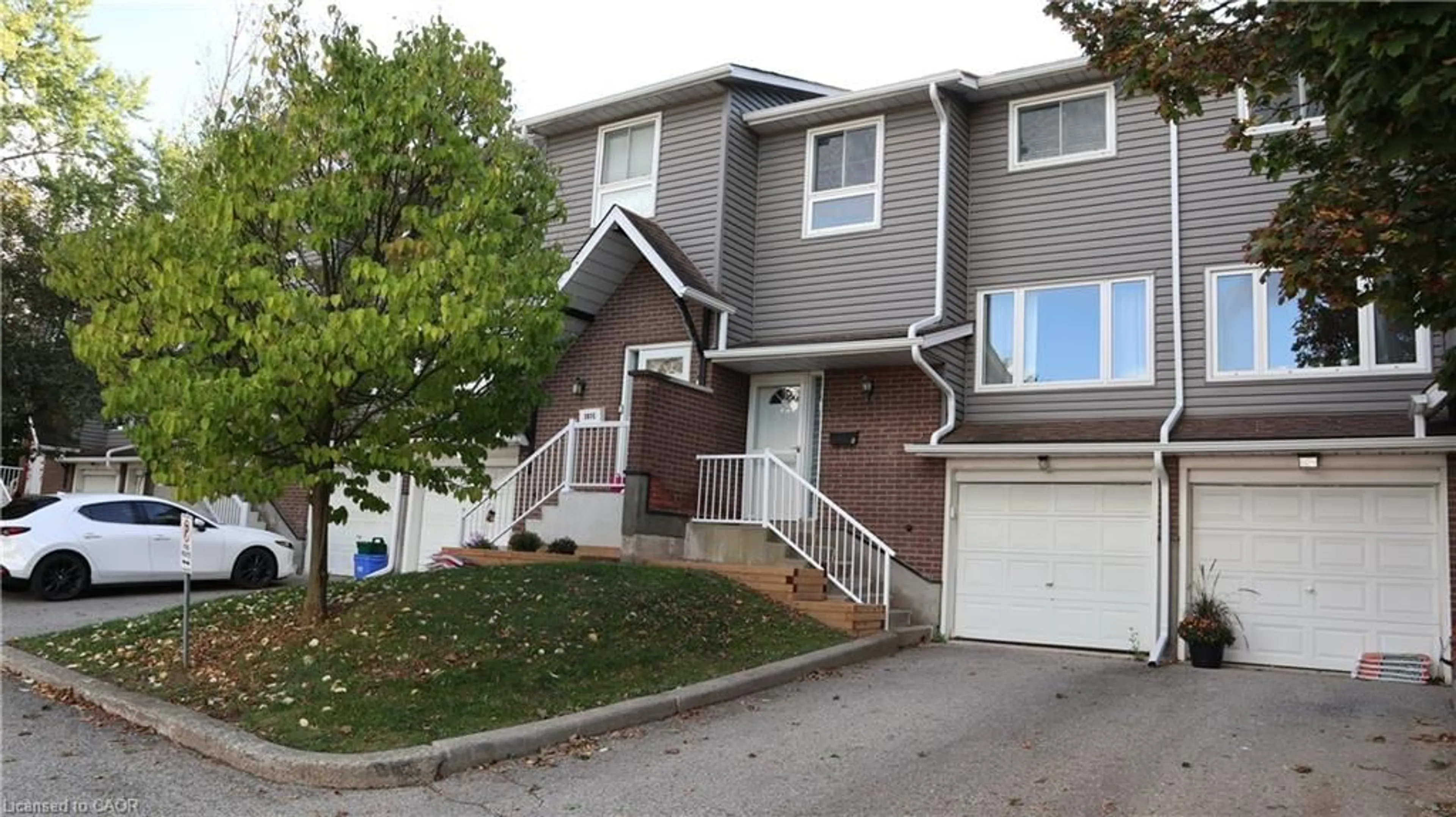 Home with vinyl exterior material, street for 297 Bluevale St #B, Waterloo Ontario N2J 4H6