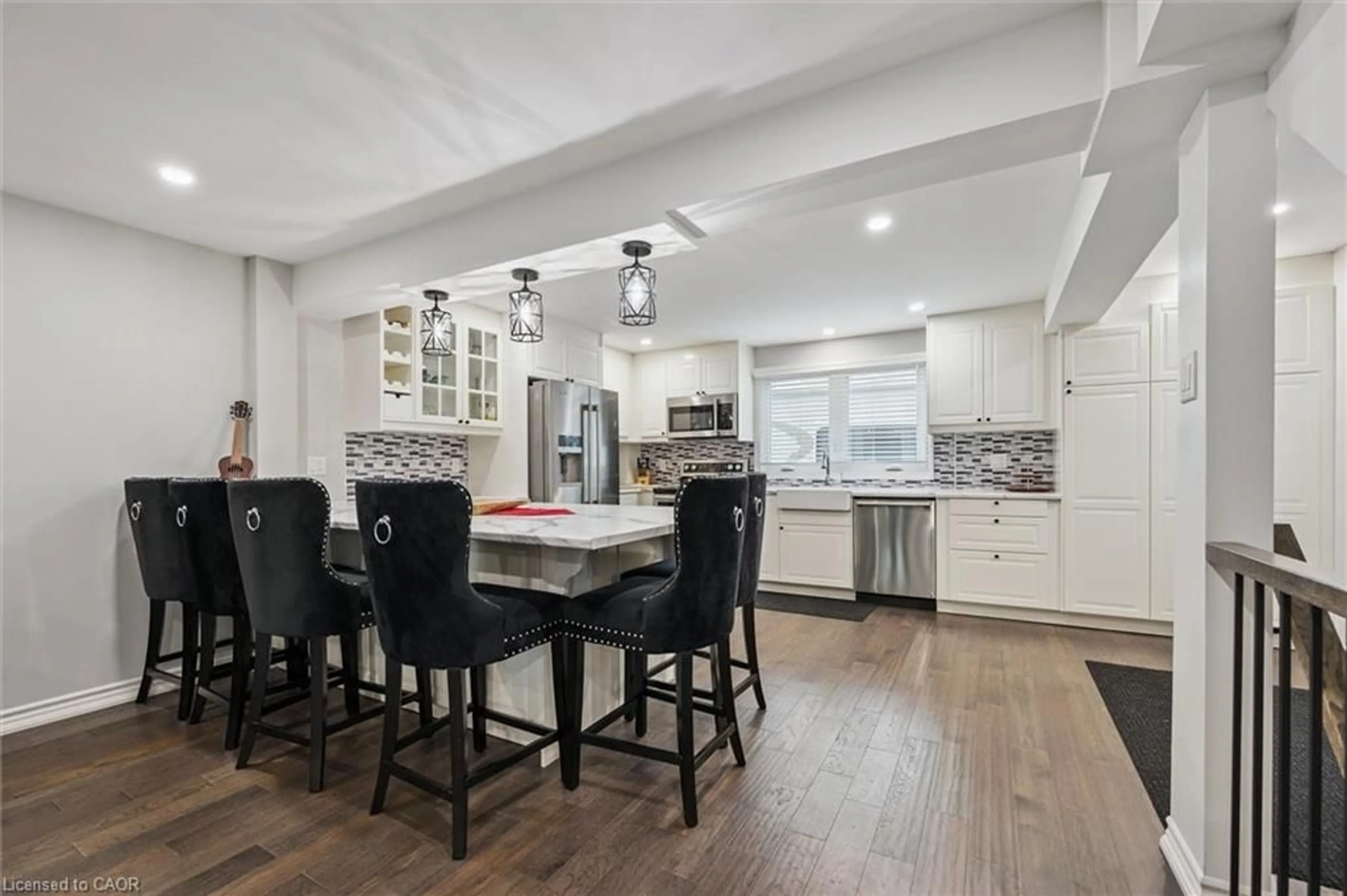 Open concept kitchen, ceramic/tile floor for 118 Glamis Rd, Cambridge Ontario N1R 6S8