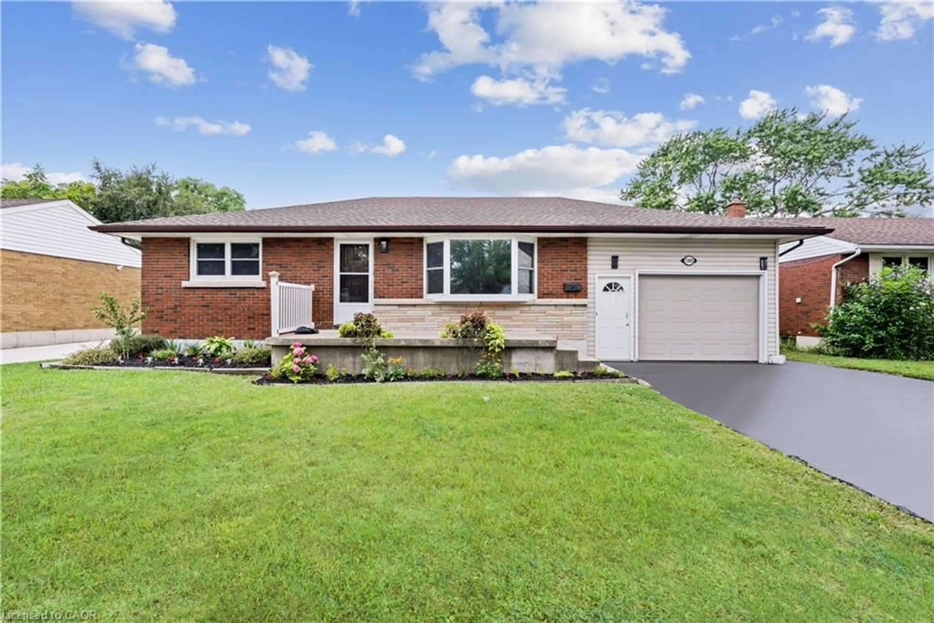 Home with brick exterior material, street for 7305 Merritt Ave, Niagara Falls Ontario L2G 5C3