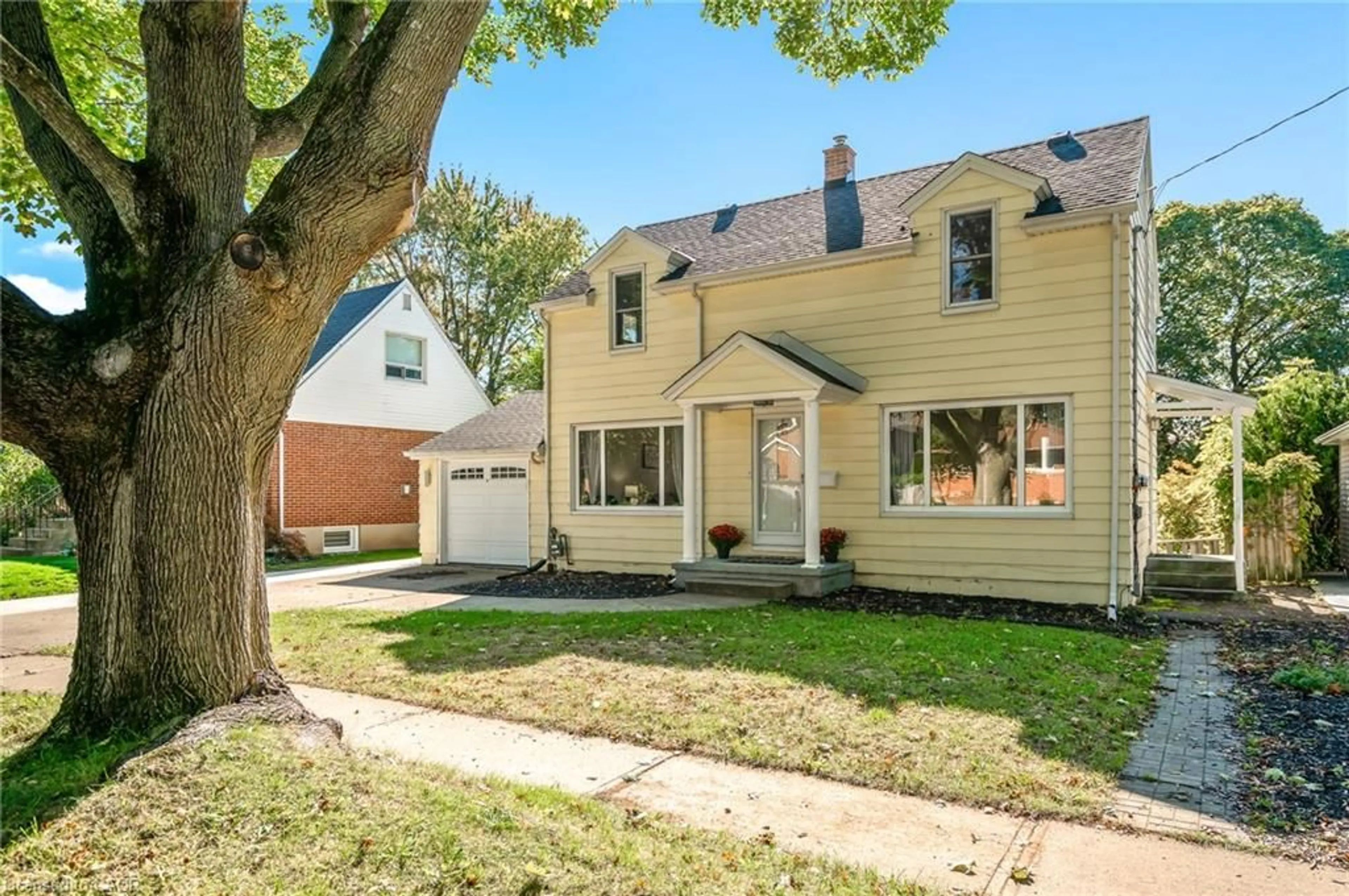 Home with brick exterior material, street for 5 Maplewood Dr, St. Catharines Ontario L2M 3N9