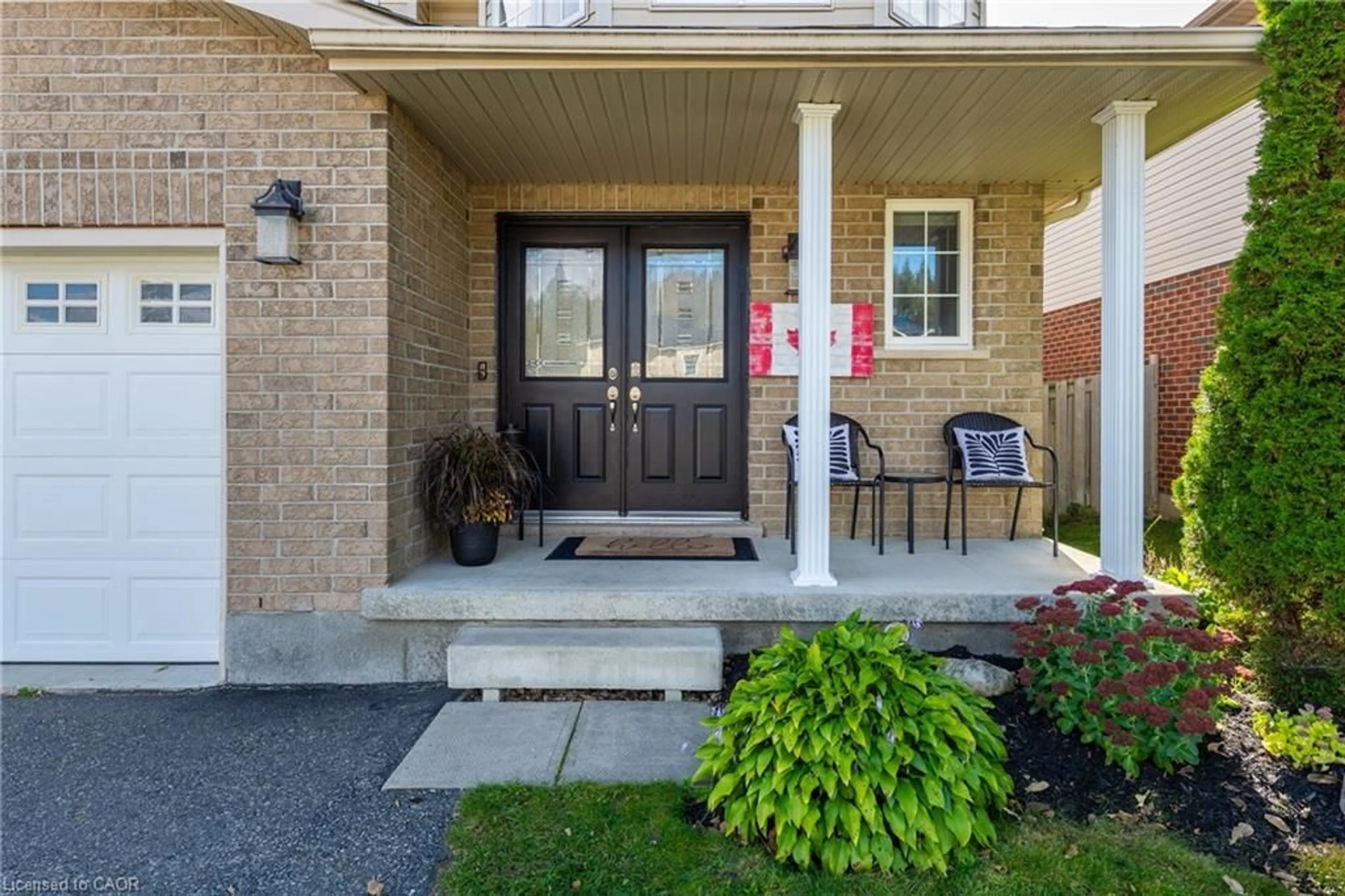 Indoor entryway for 153 Porchlight Dr, Elmira Ontario N3B 0A3