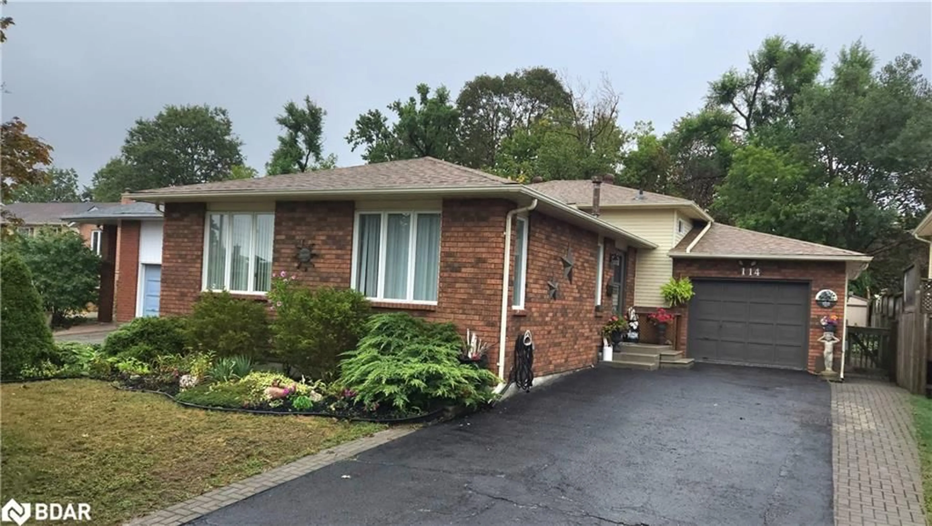 Home with brick exterior material, street for 114 Chieftain Cres, Barrie Ontario L4N 6J3