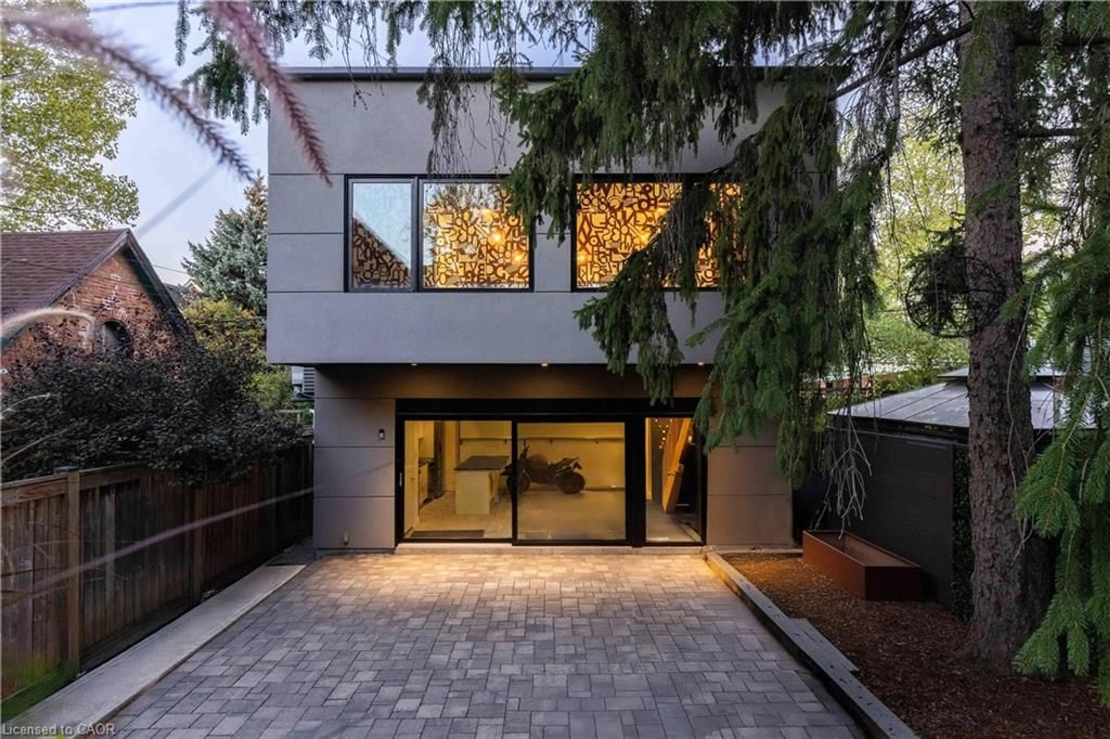 Home with brick exterior material, street for 40 Stanley Ave, Hamilton Ontario L8P 2L1