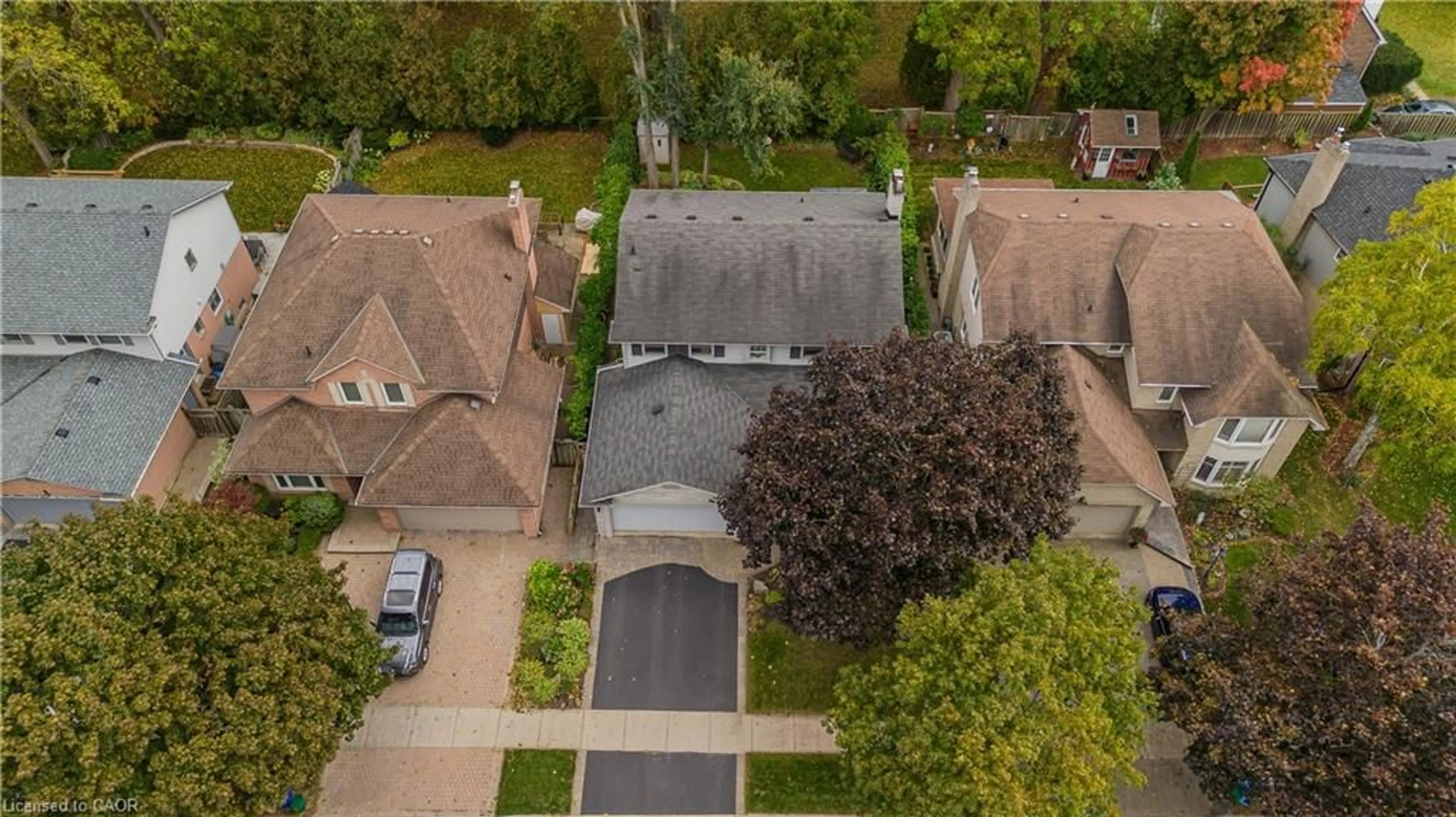 A pic from outside/outdoor area/front of a property/back of a property/a pic from drone, street for 1210 Hammond St, Burlington Ontario L7S 2A4