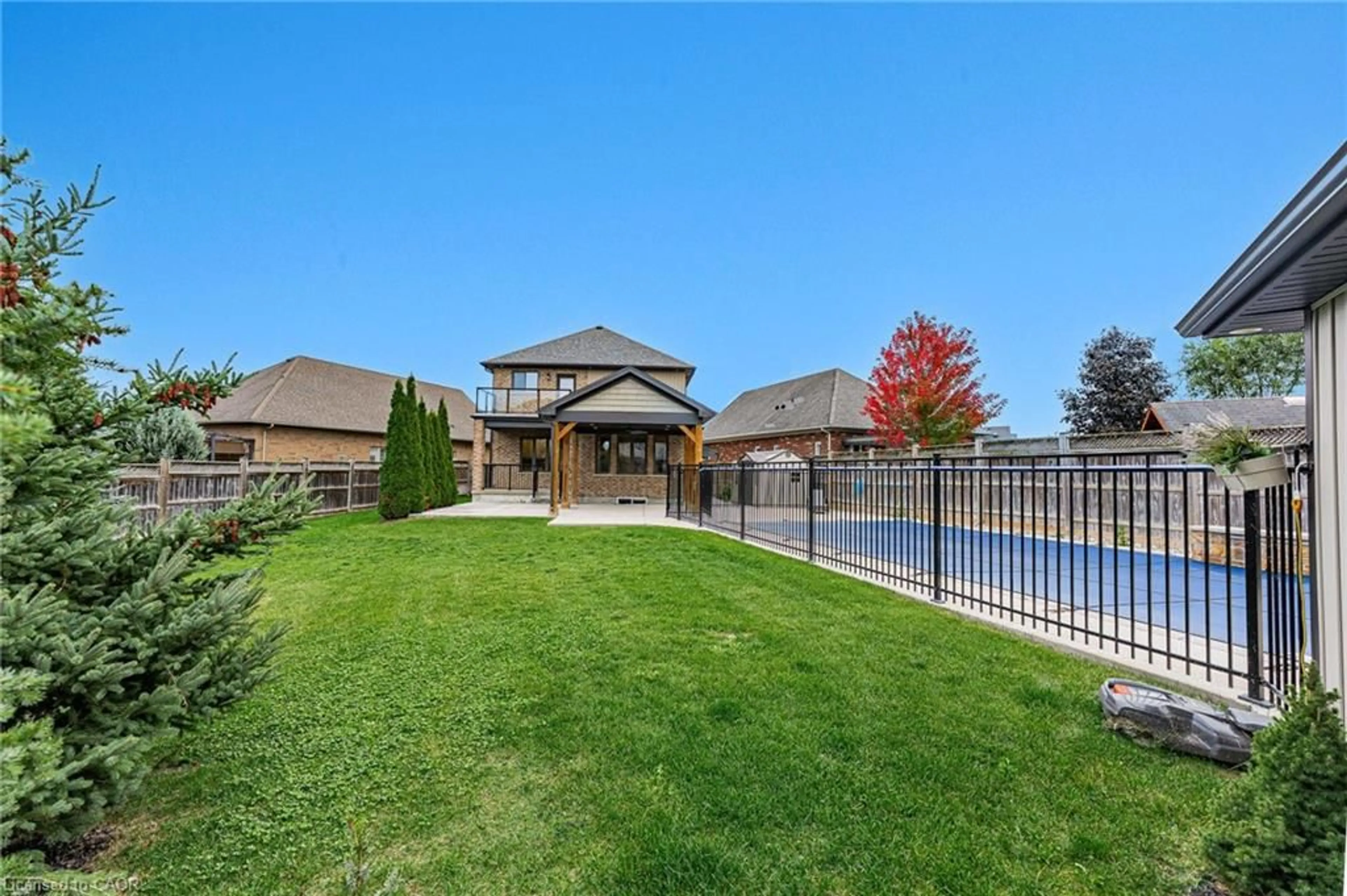 Pool for 261 Watervale Cres, Kitchener Ontario N2A 0G7