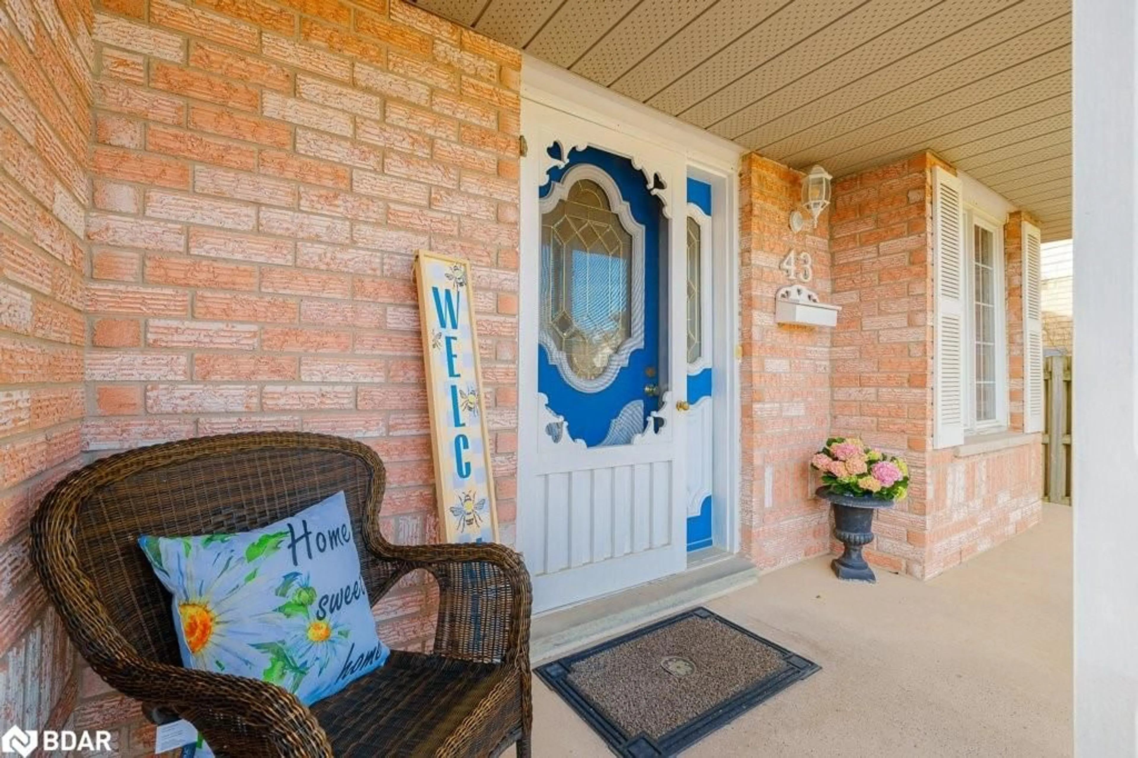 Indoor entryway for 43 Silvercrest Crt, Thorold Ontario L2V 5B4