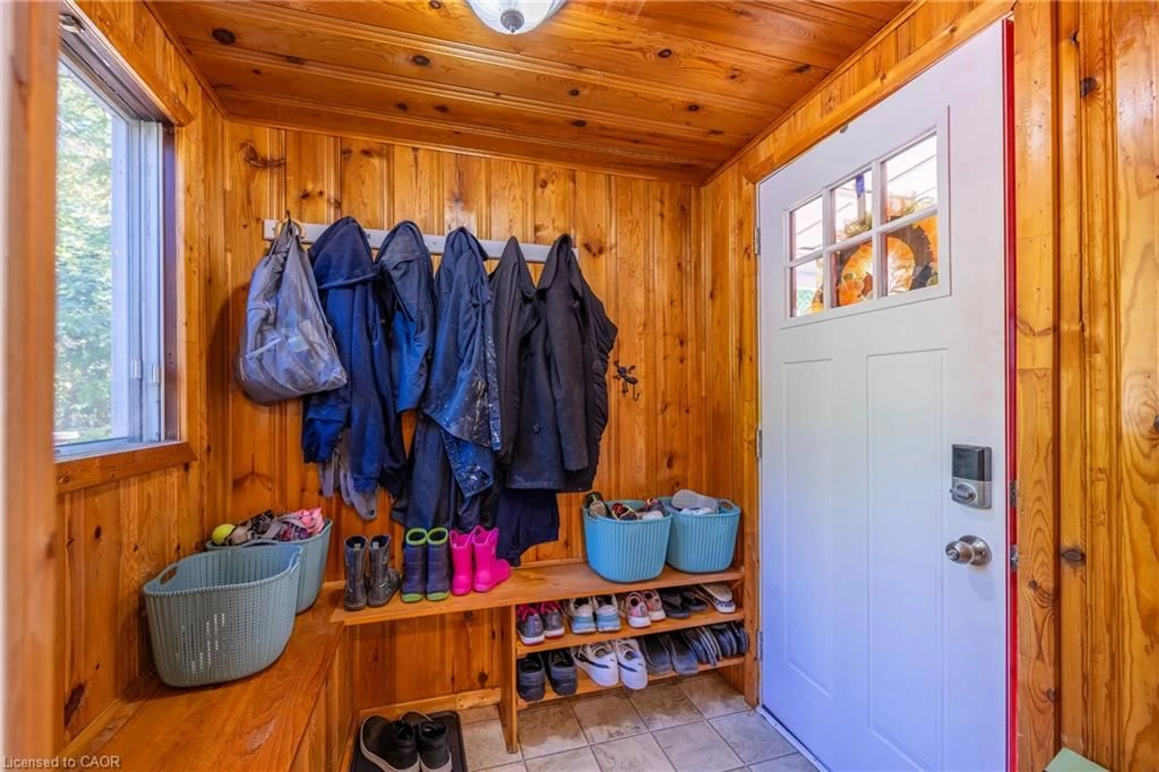 Indoor entryway for 32 Wade Ave, Brantford Ontario N3T 1W8