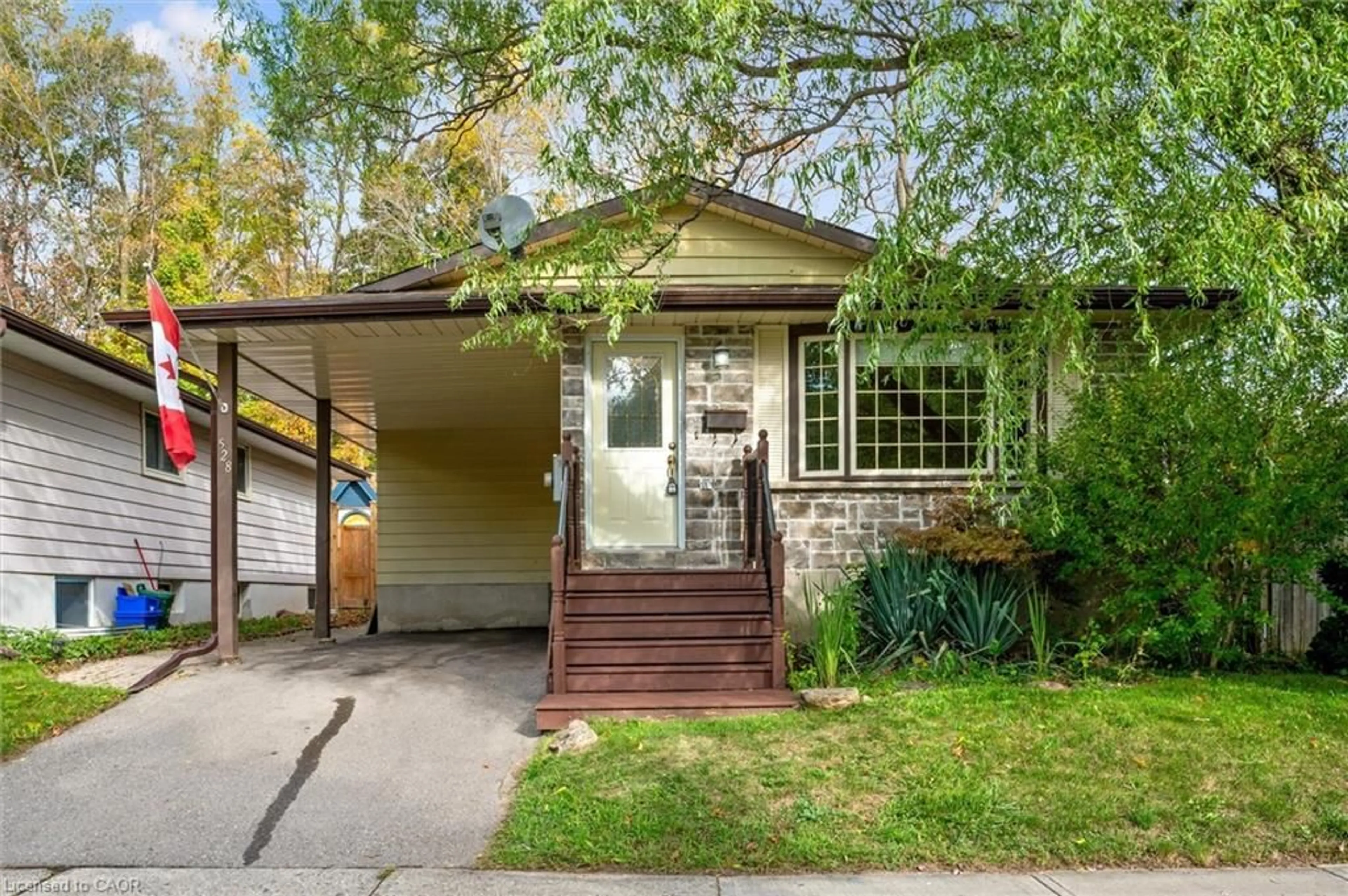 Home with vinyl exterior material, street for 528 Fallingbrook Dr, Waterloo Ontario N2L 4N4