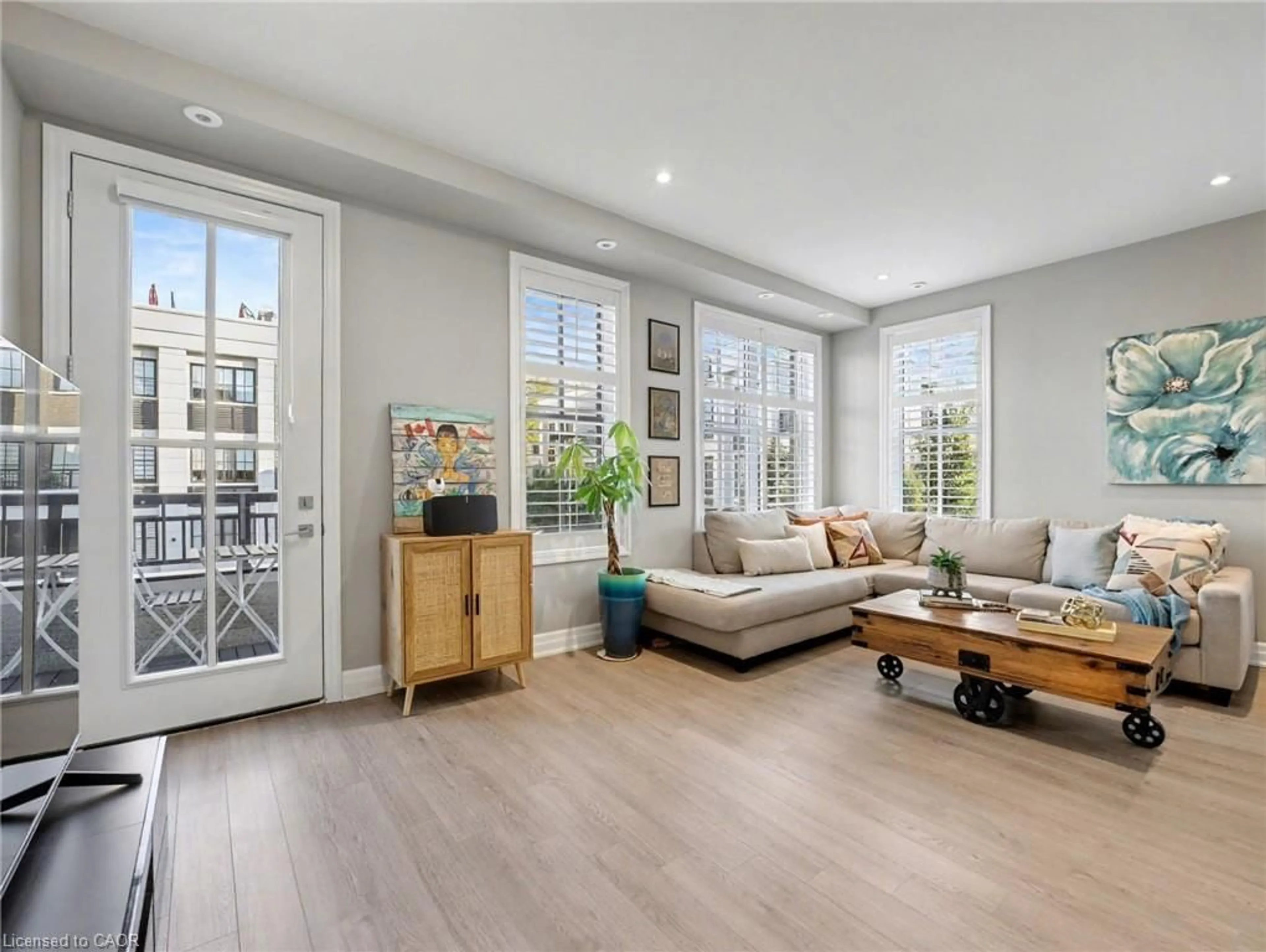 Living room with furniture, unknown for 657 Cricklewood Dr #532, Mississauga Ontario L5G 0B9