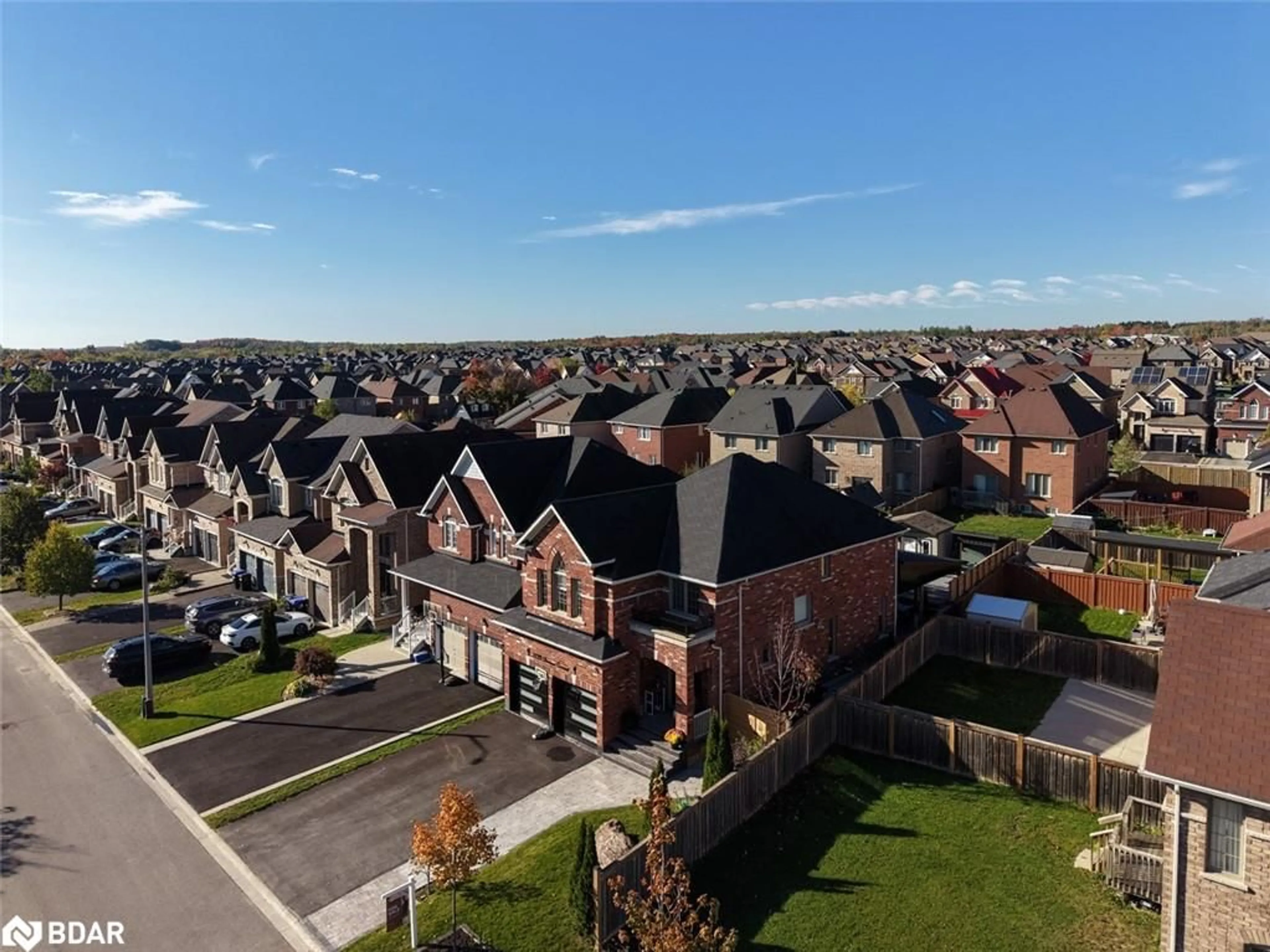 A pic from outside/outdoor area/front of a property/back of a property/a pic from drone, street for 2199 Dawson Cres, Innisfil Ontario L9S 0G9