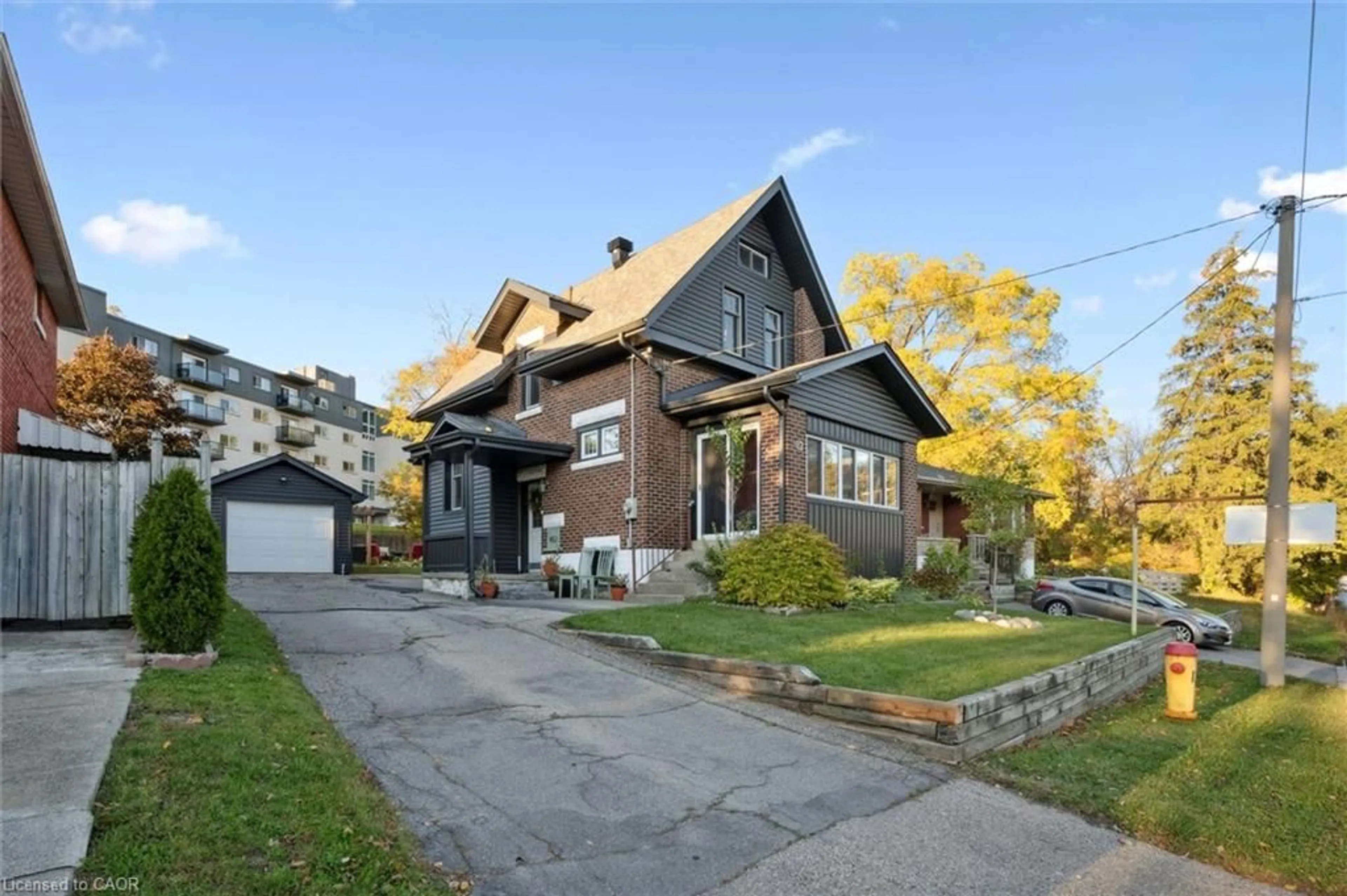 Home with brick exterior material, street for 482 Wellington St, Kitchener Ontario N2H 5L5