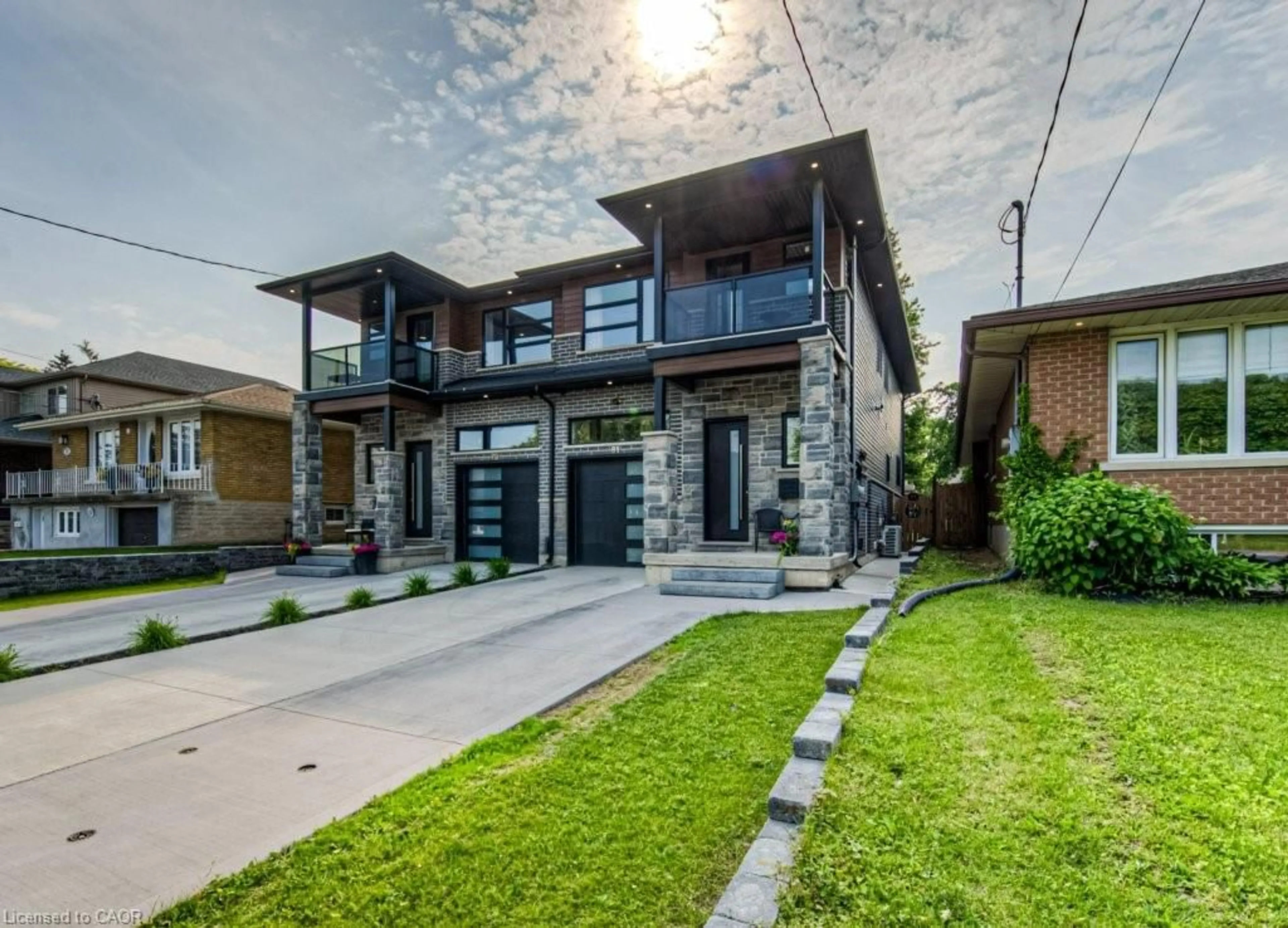 Home with brick exterior material, street for 81 Fifth Avenue, Kitchener Ontario N2C 1P5