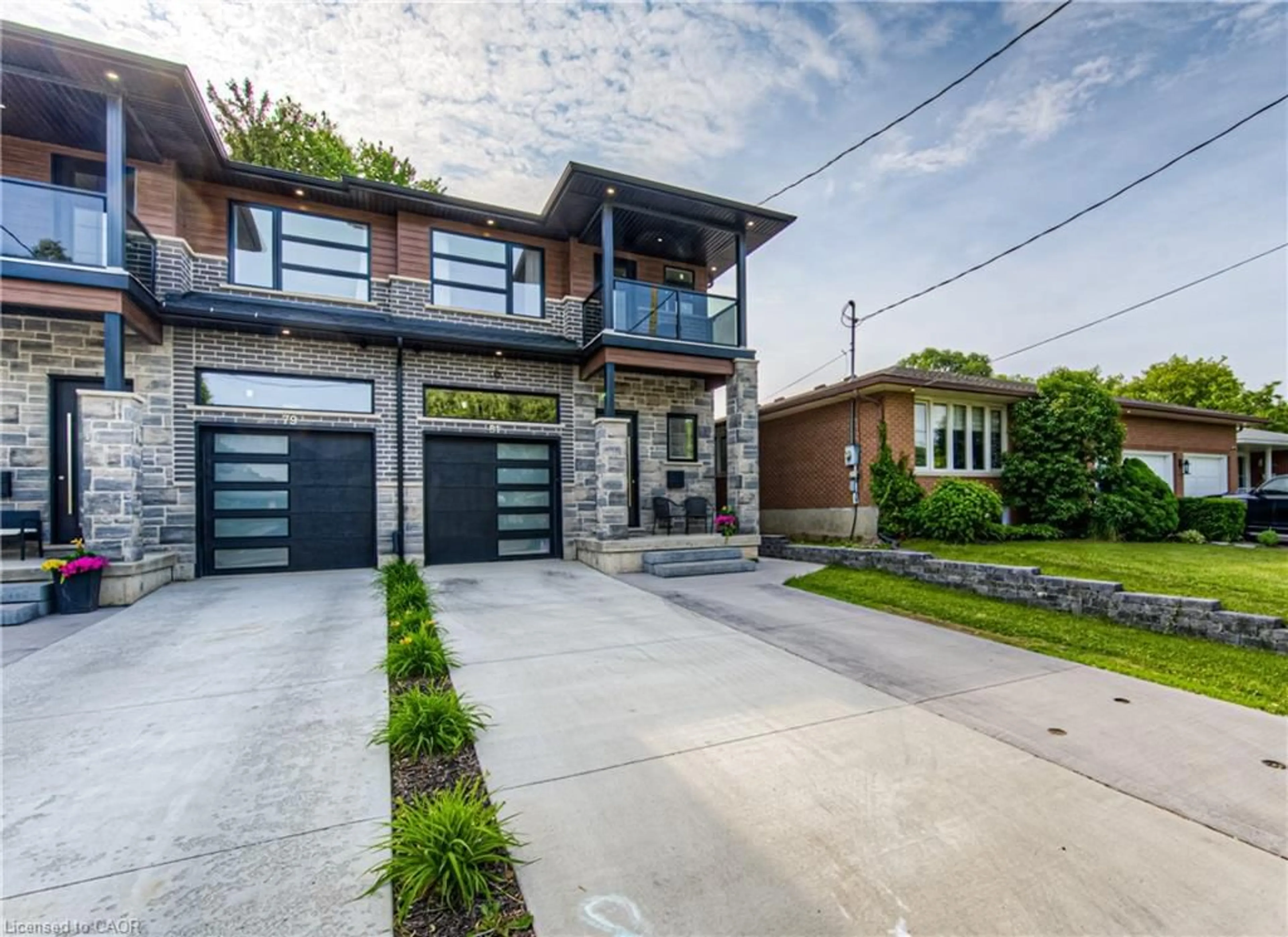 Home with brick exterior material, street for 81 Fifth Avenue, Kitchener Ontario N2C 1P5