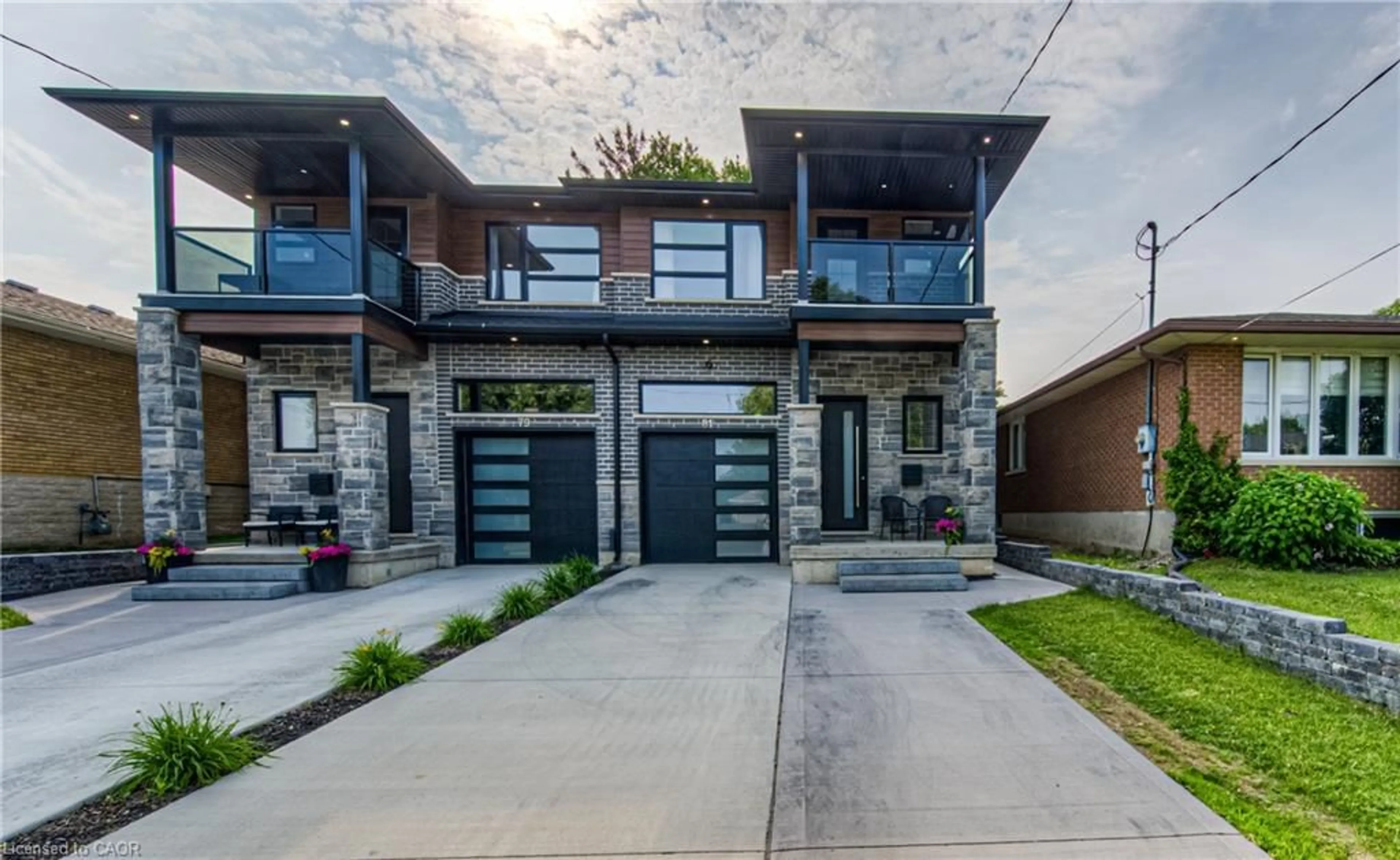 Home with brick exterior material, street for 81 Fifth Avenue, Kitchener Ontario N2C 1P5