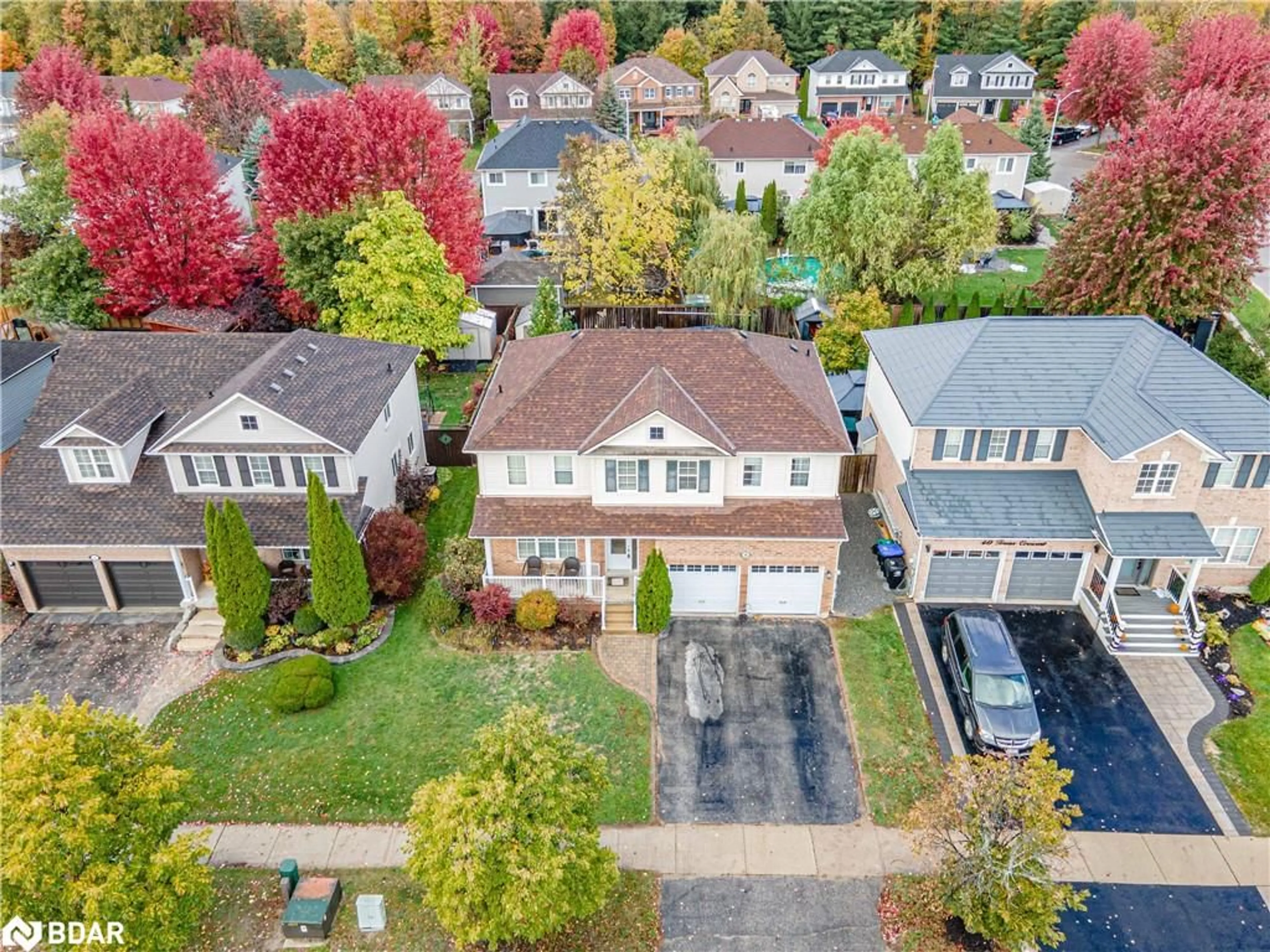 A pic from outside/outdoor area/front of a property/back of a property/a pic from drone, street for 38 Truax Cres, Angus Ontario L3W 0C2