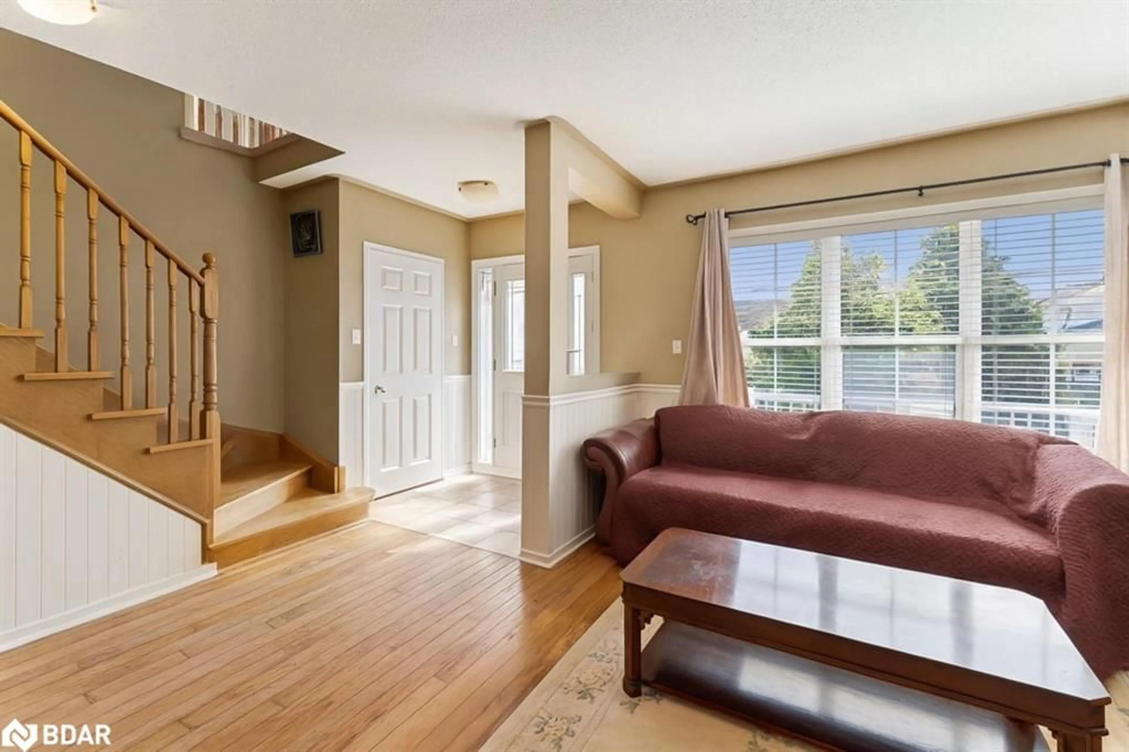 Living room with furniture, unknown for 38 Truax Cres, Angus Ontario L3W 0C2